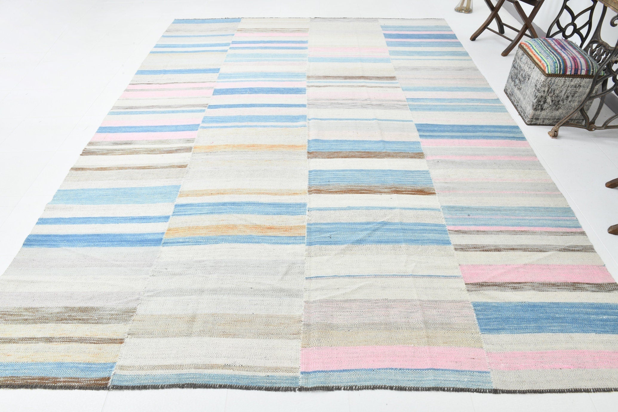 Modern Kilim Manzandaran 8’6’’ x 11’10’’ ft