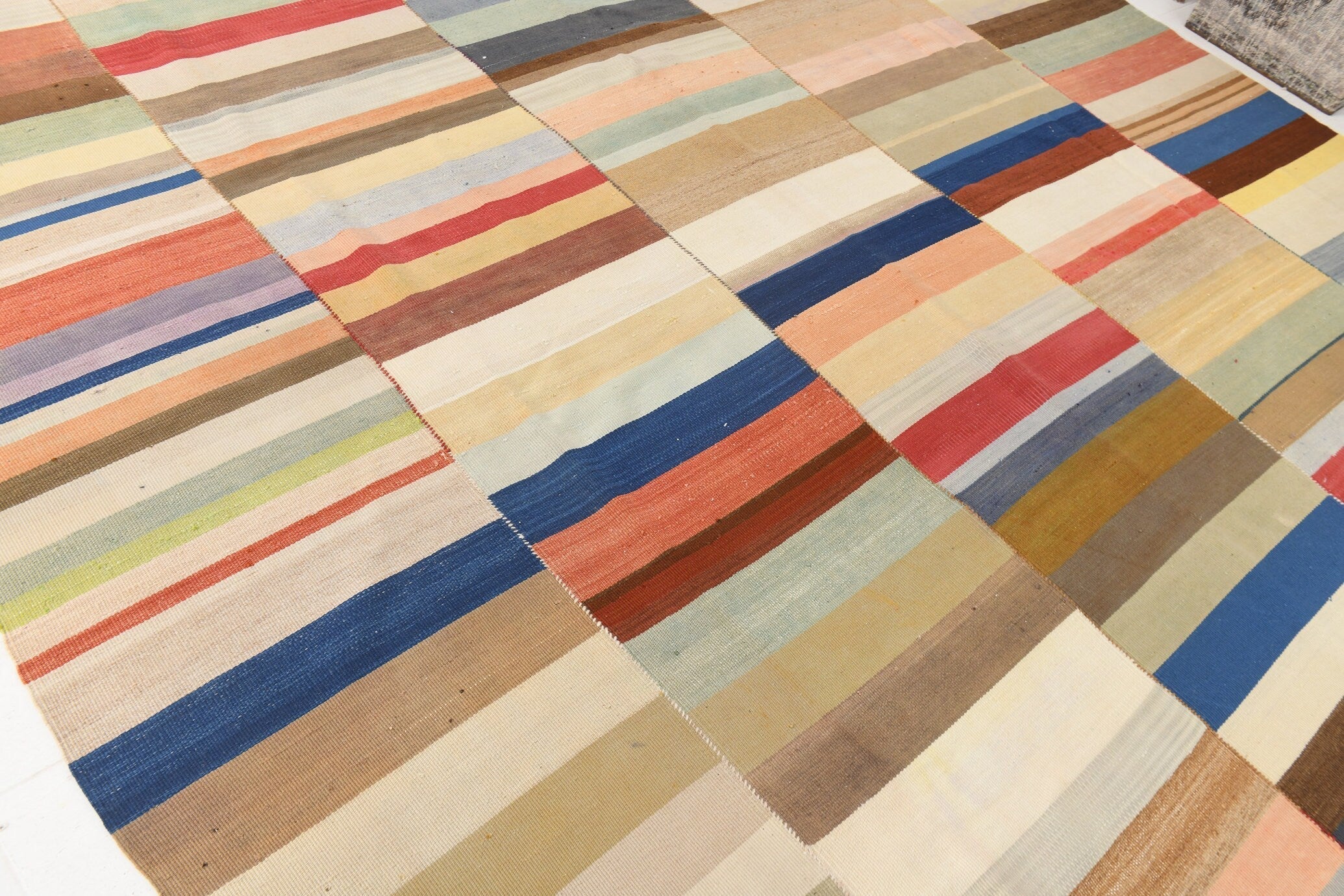 Modern Kilim Manzandaran 9'11" x 11'1" ft