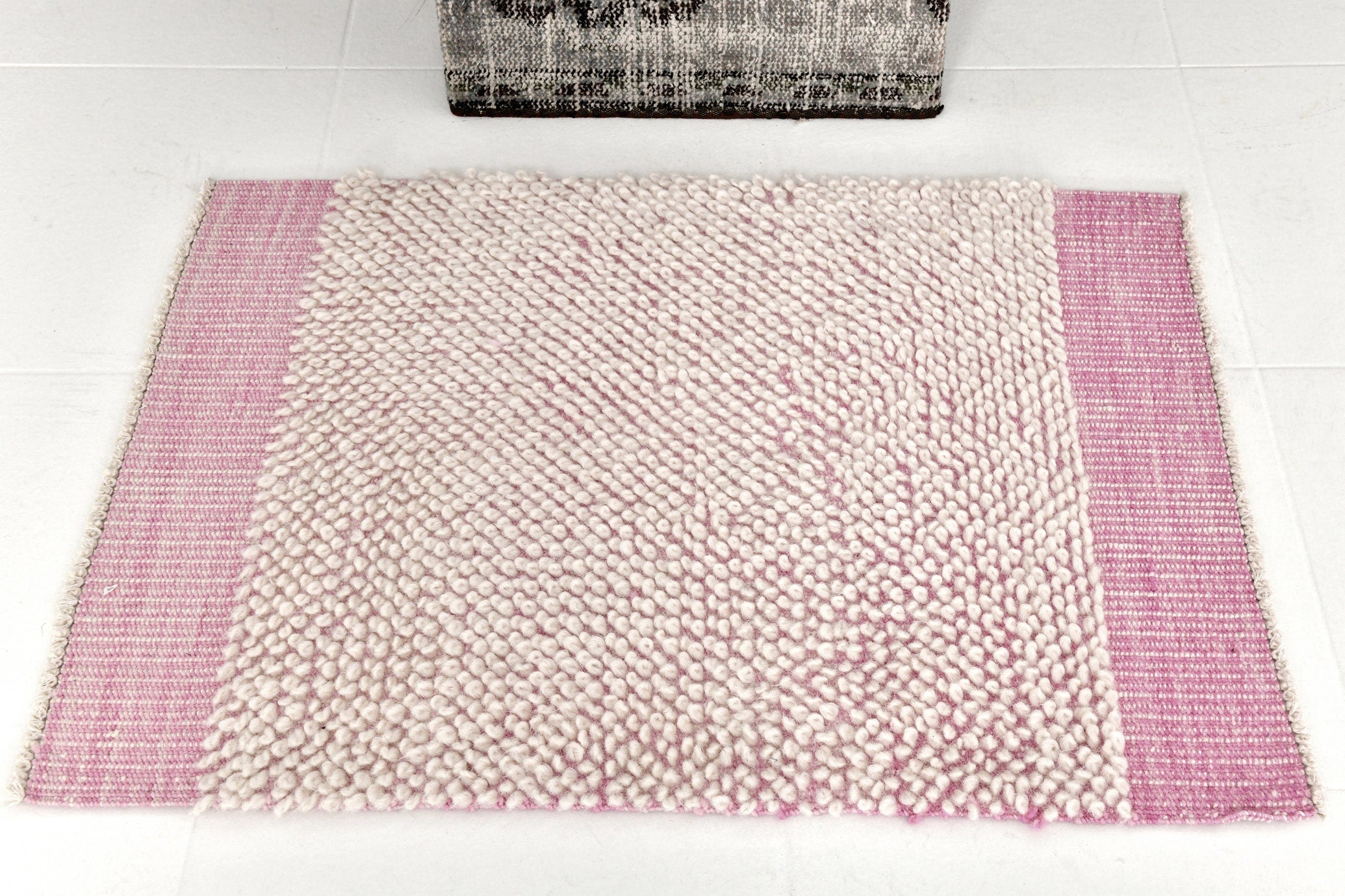 Modern Kilim Pompom 2'2" x 2'10" ft