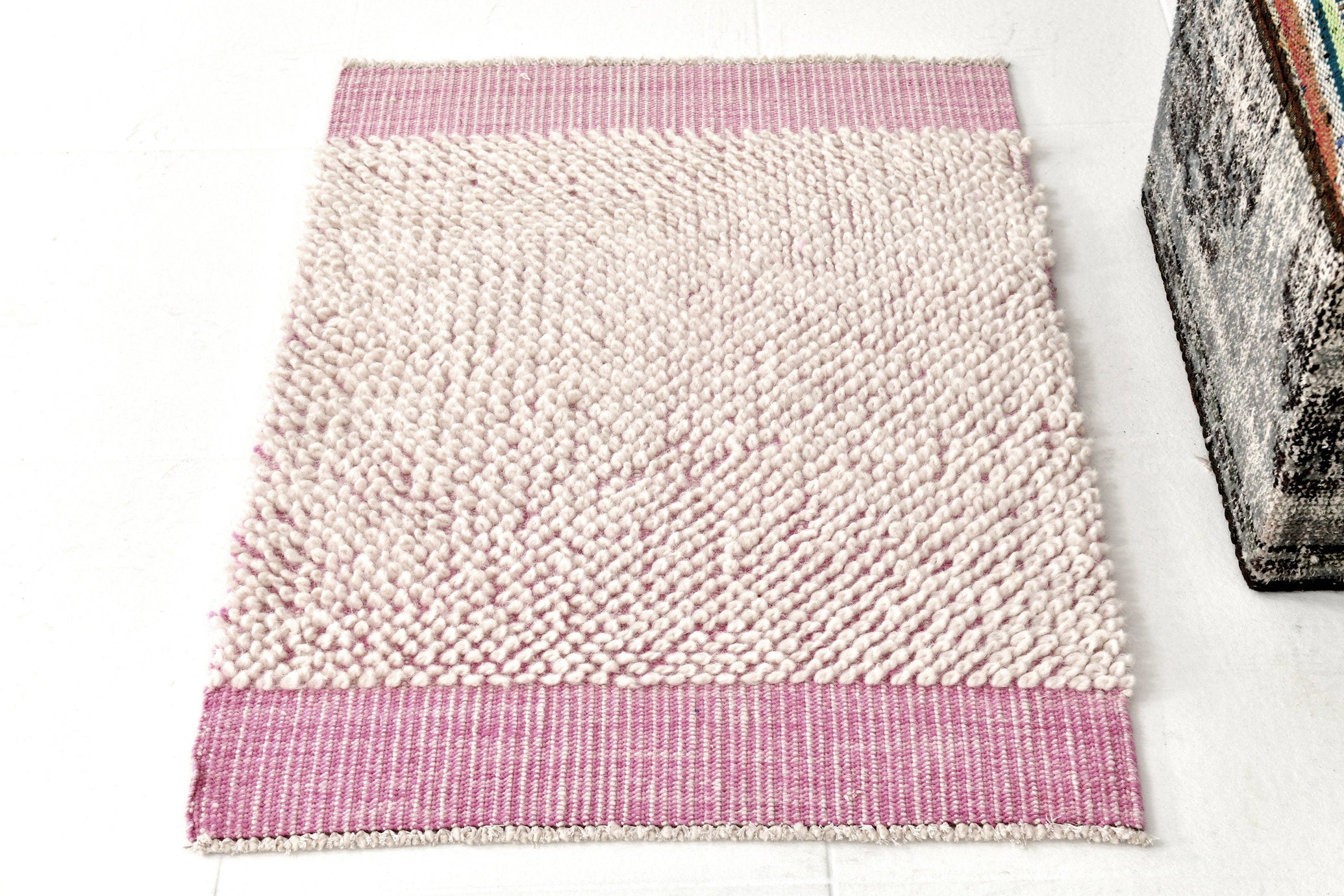 Modern Kilim Pompom 2'2" x 2'10" ft