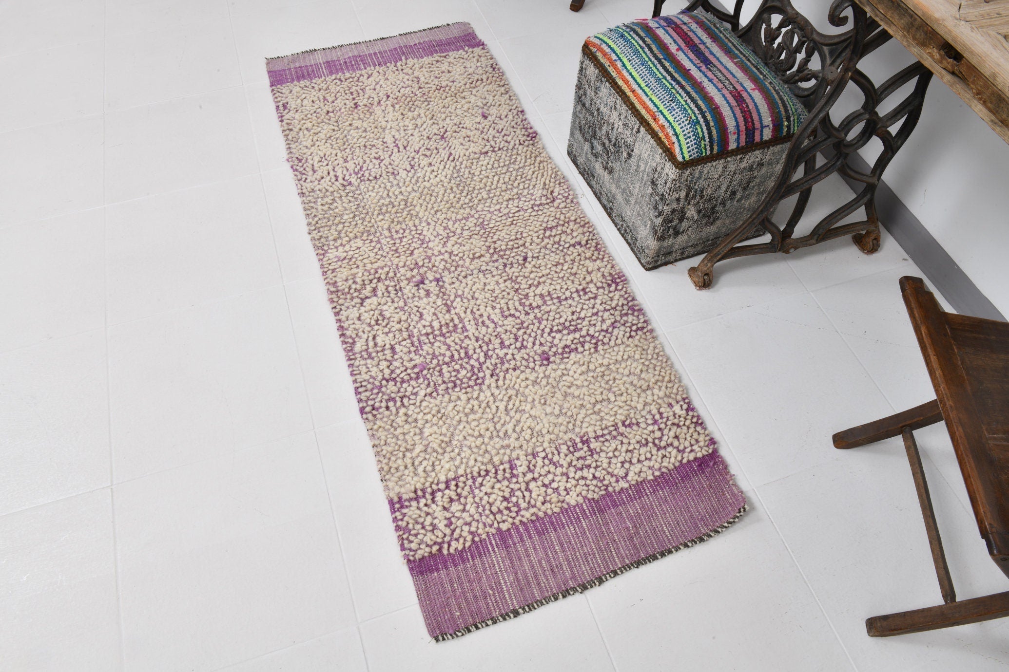 Modern Kilim Pompom 2’3’’ x 5’10’’ ft