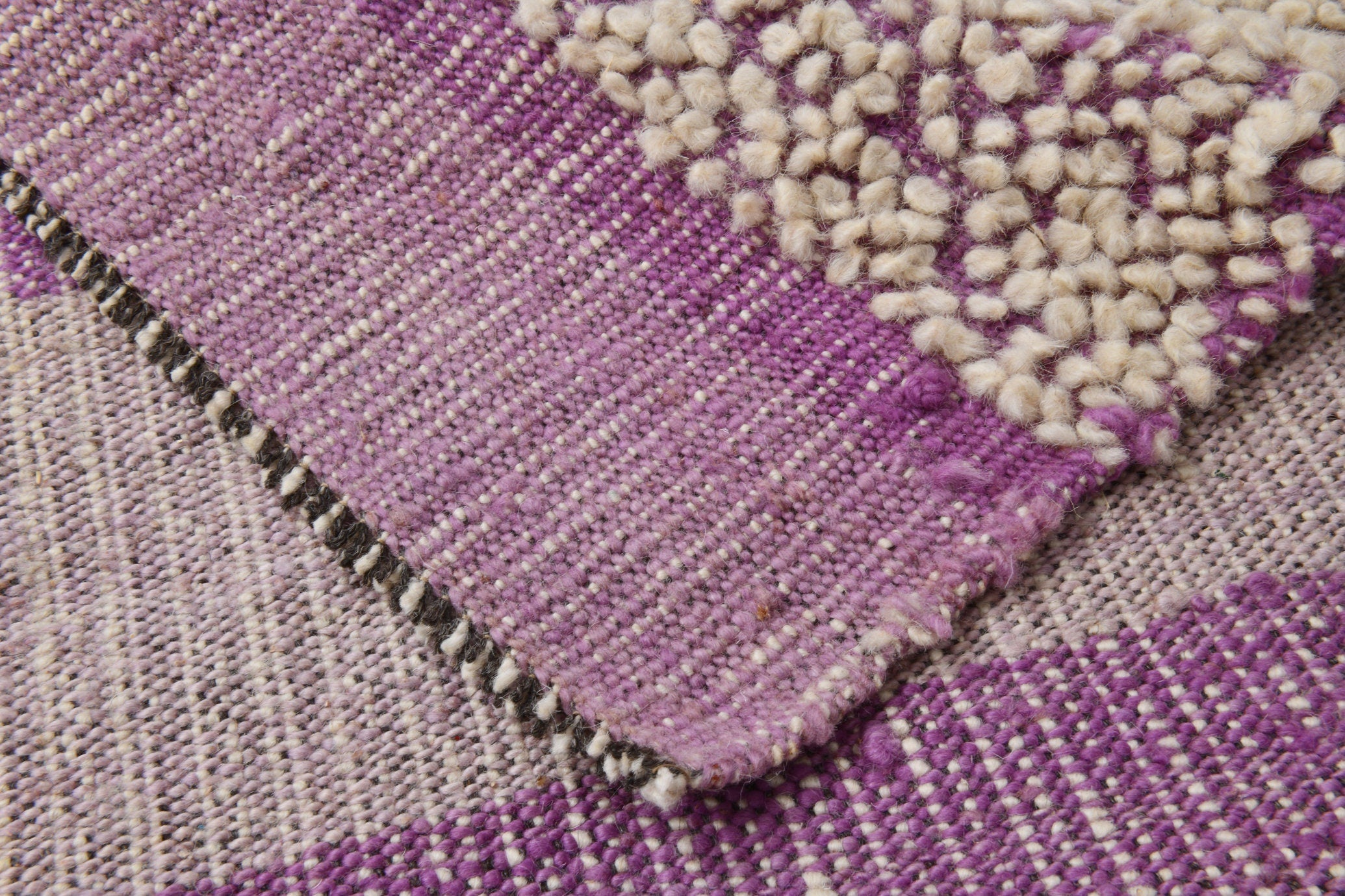 Modern Kilim Pompom 2’3’’ x 5’10’’ ft