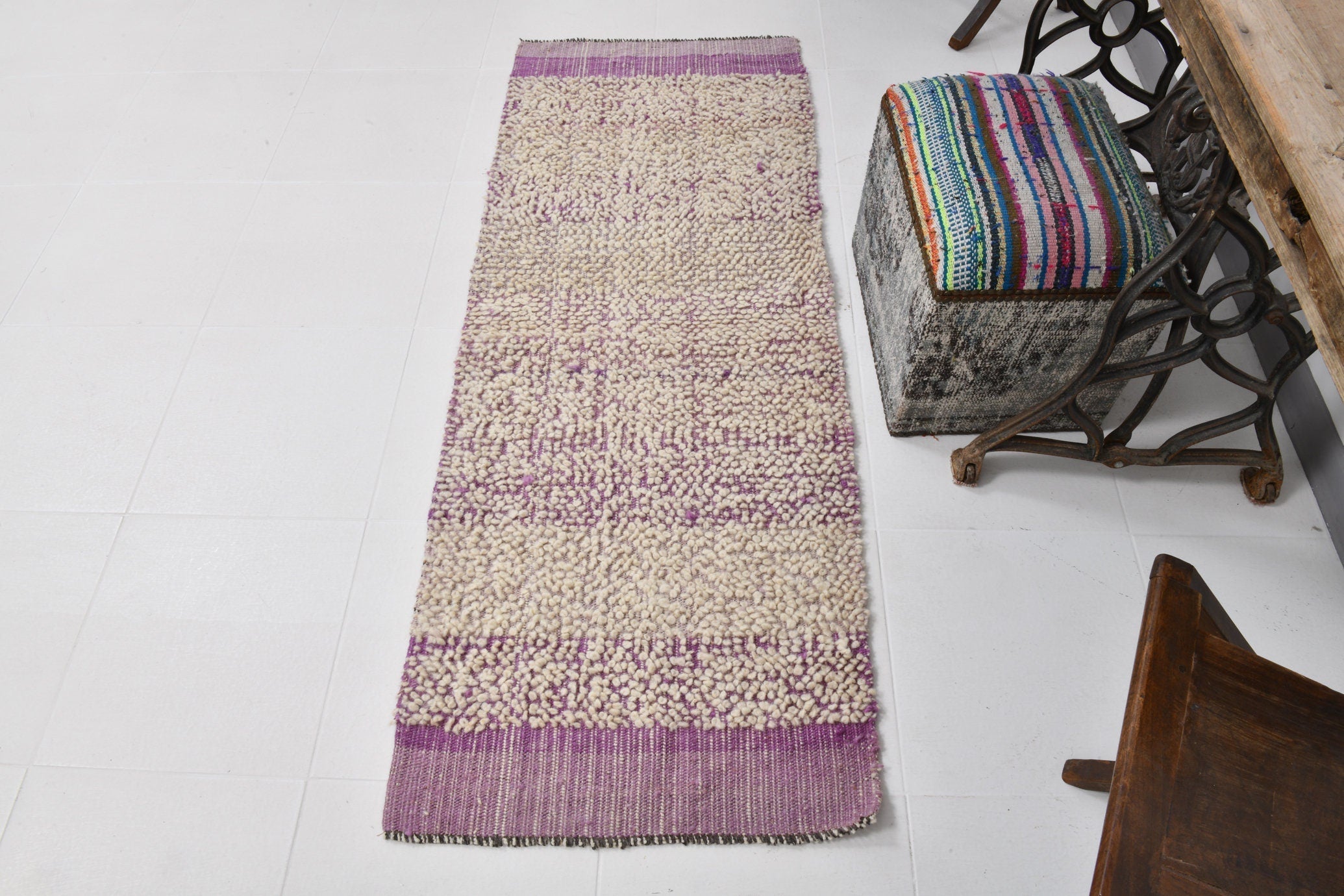 Modern Kilim Pompom 2’3’’ x 5’10’’ ft