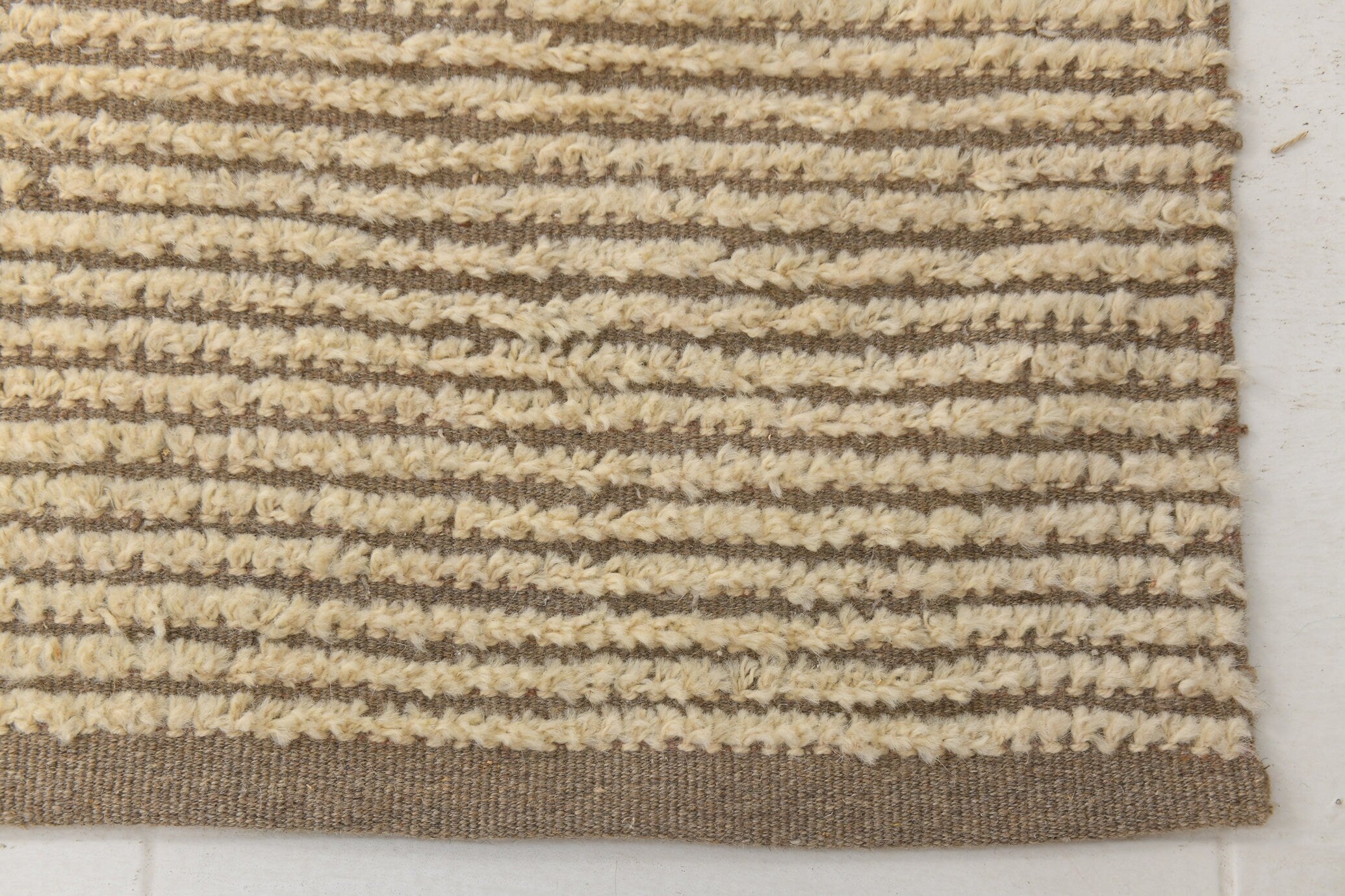 Modern Kilim Pompom 2’8’’ x 10’0’’ ft