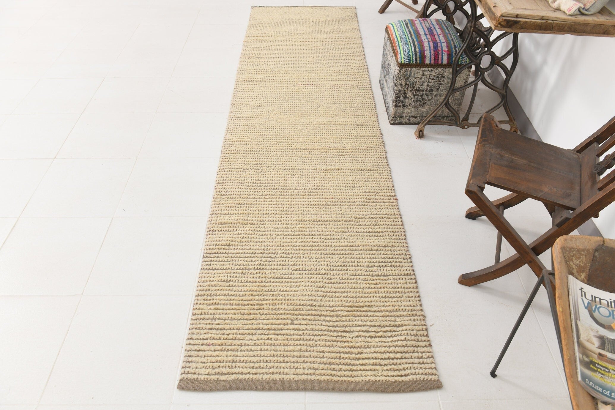 Modern Kilim Pompom 2’8’’ x 10’0’’ ft