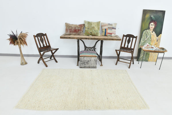 Modern Kilim Pompom 4'5" x 6'11" ft