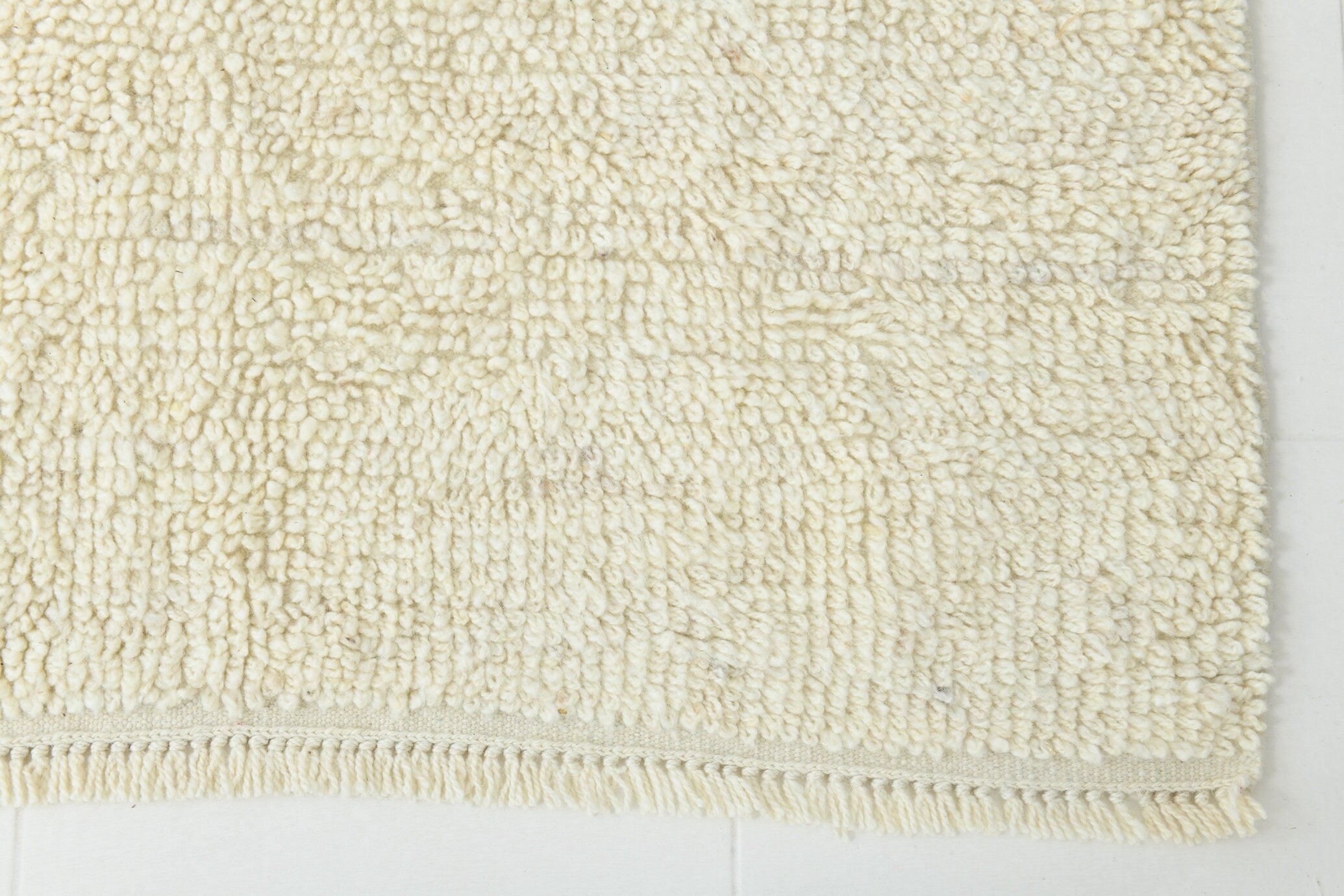 Modern Kilim Pompom 4'5" x 6'11" ft