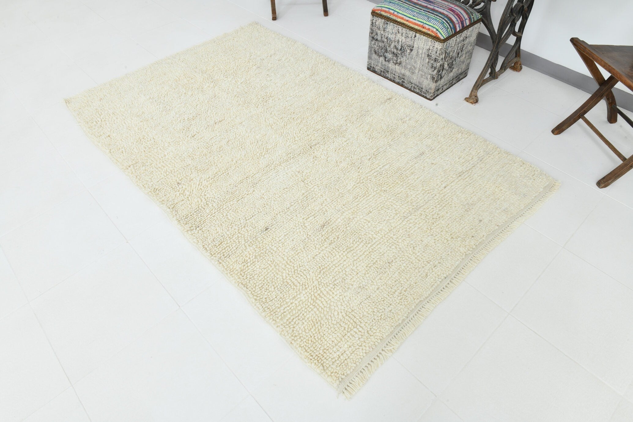 Modern Kilim Pompom 4'5" x 6'11" ft