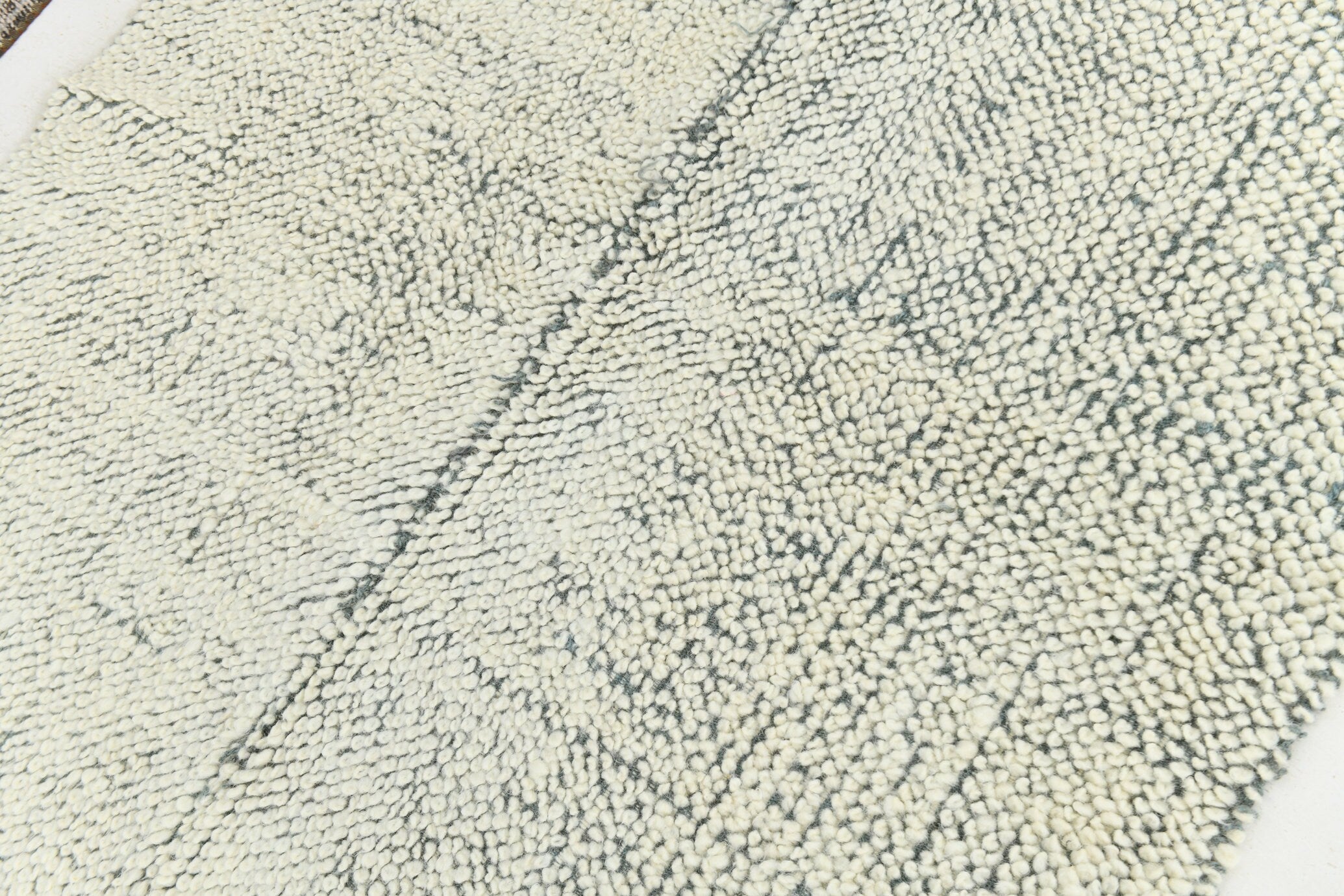 Modern Kilim Pompom 4’6’’ x 6’7’’ ft