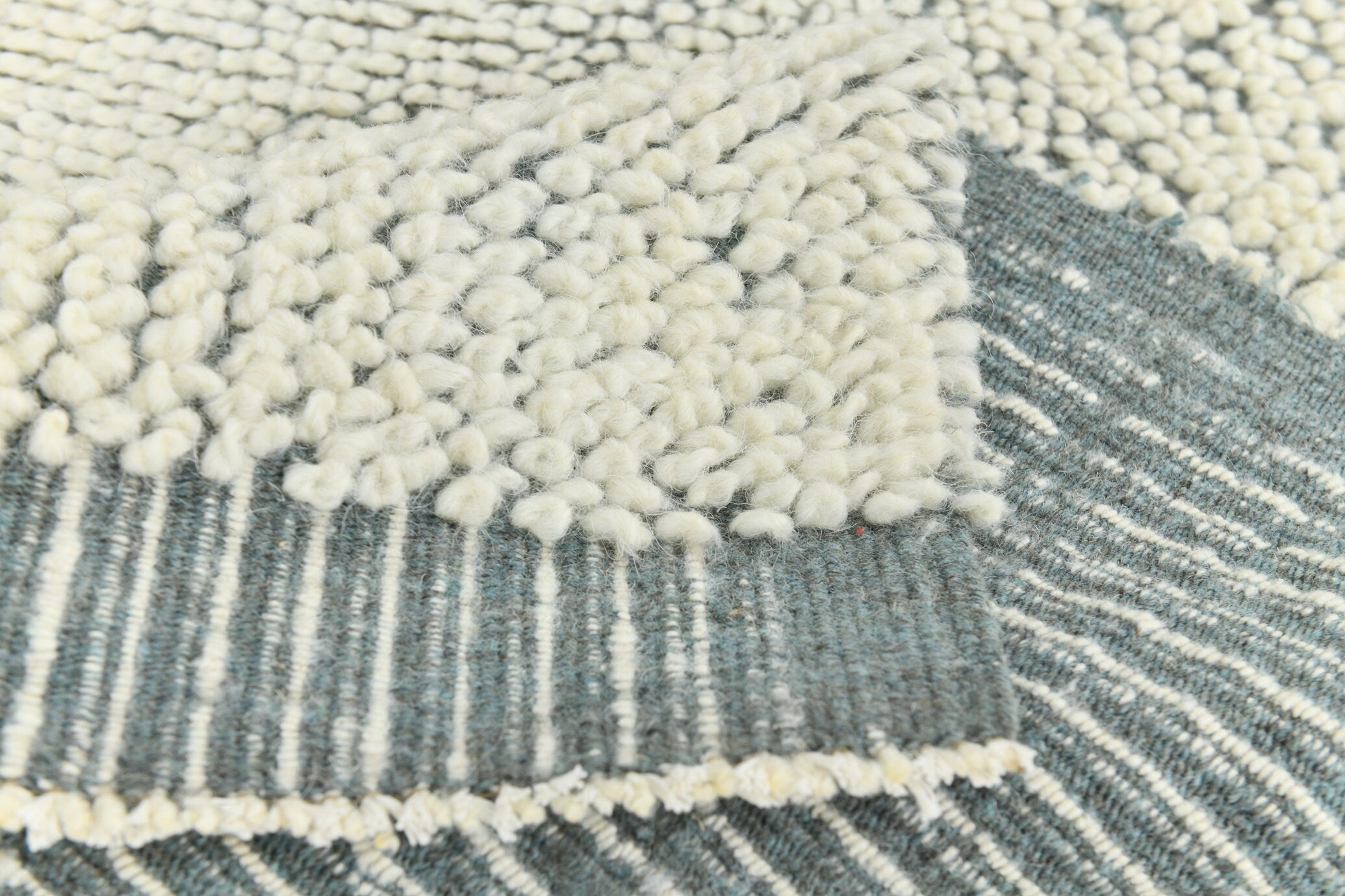 Modern Kilim Pompom 4’6’’ x 6’7’’ ft