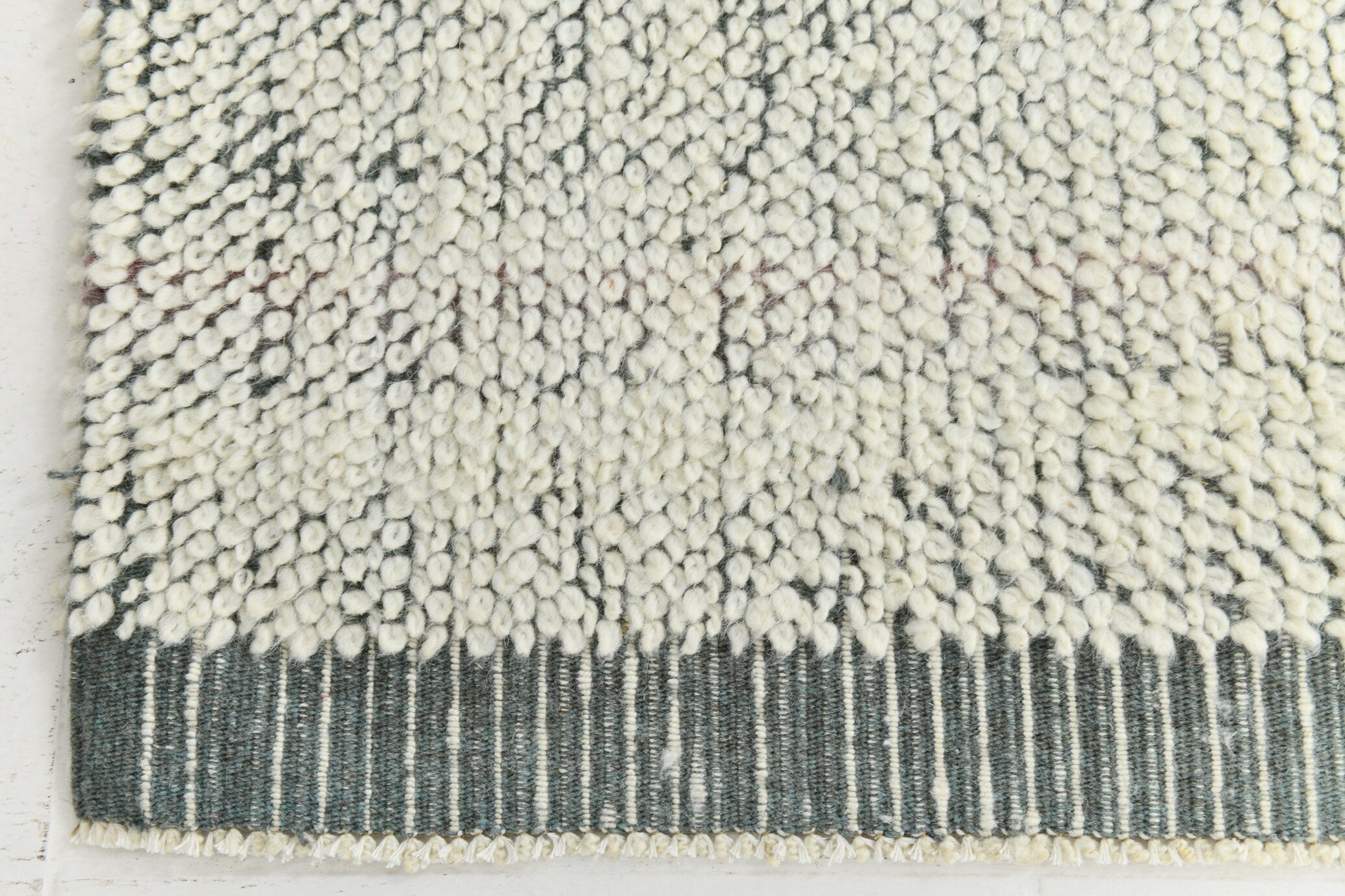 Modern Kilim Pompom 4’6’’ x 6’7’’ ft
