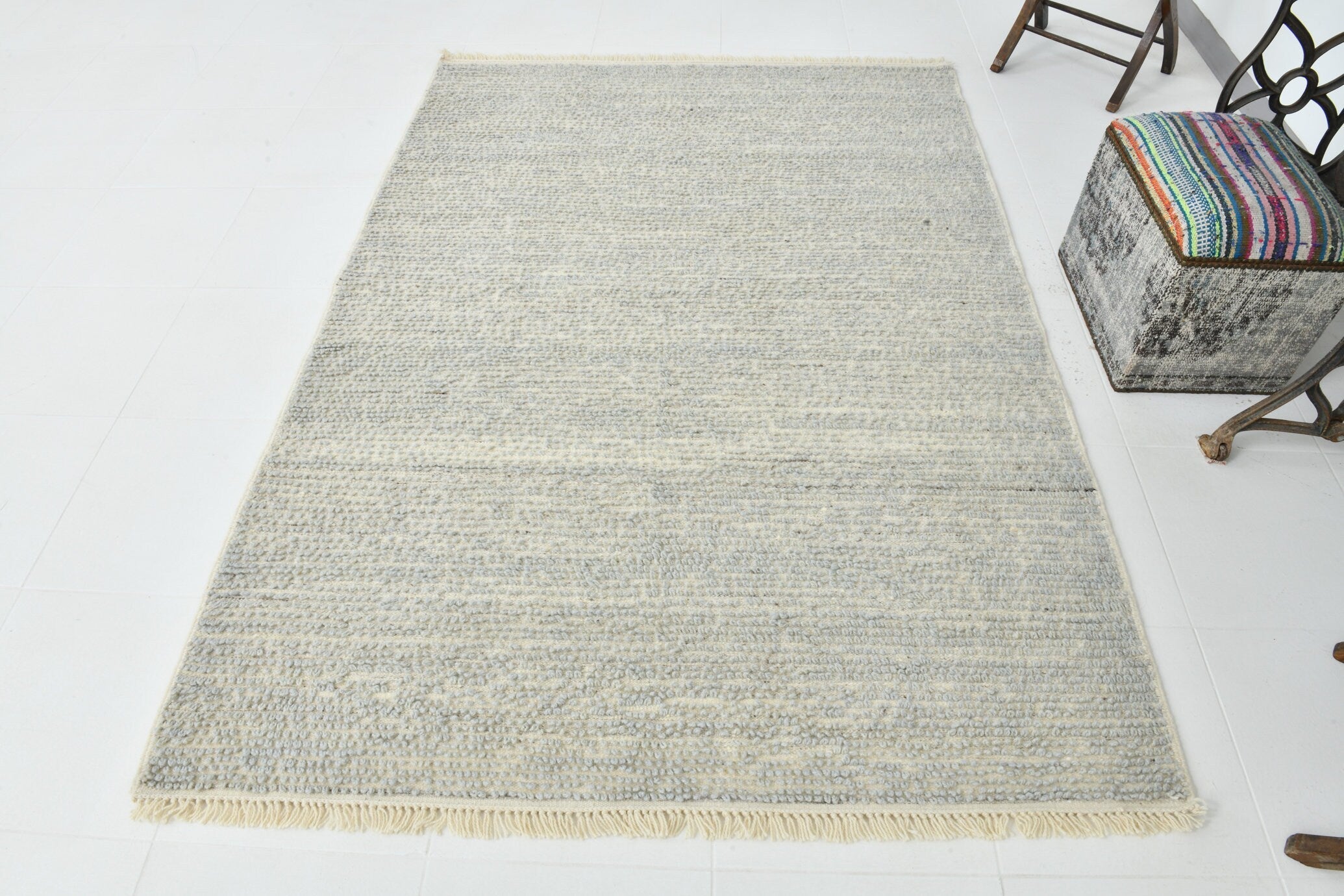 Modern Kilim Pompom 5’3’’ x 7’4’’ ft