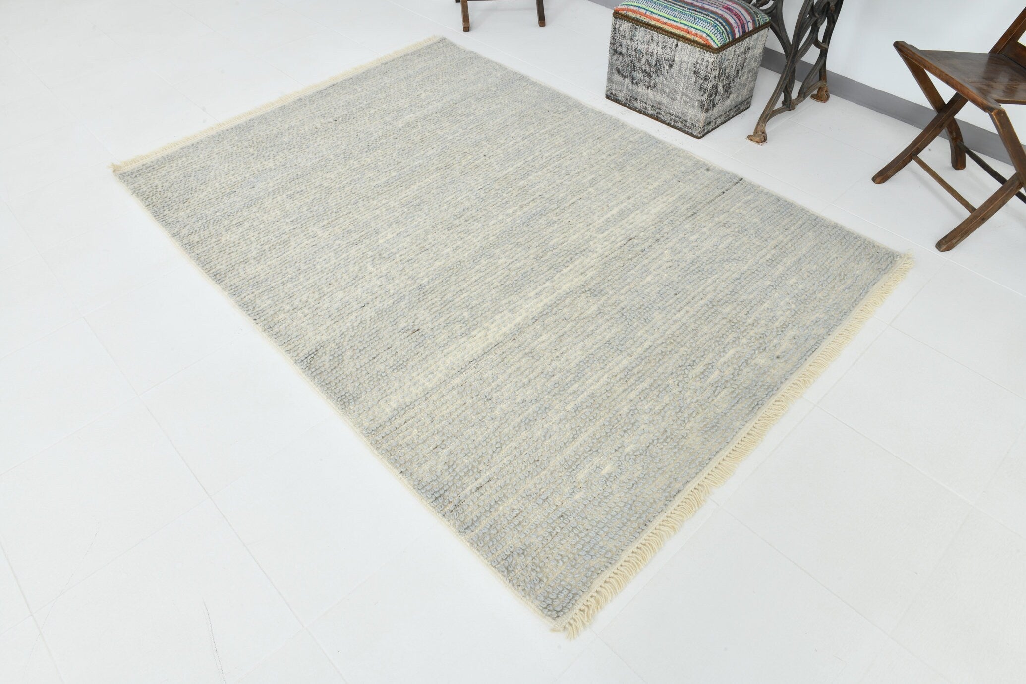 Modern Kilim Pompom 5’3’’ x 7’4’’ ft