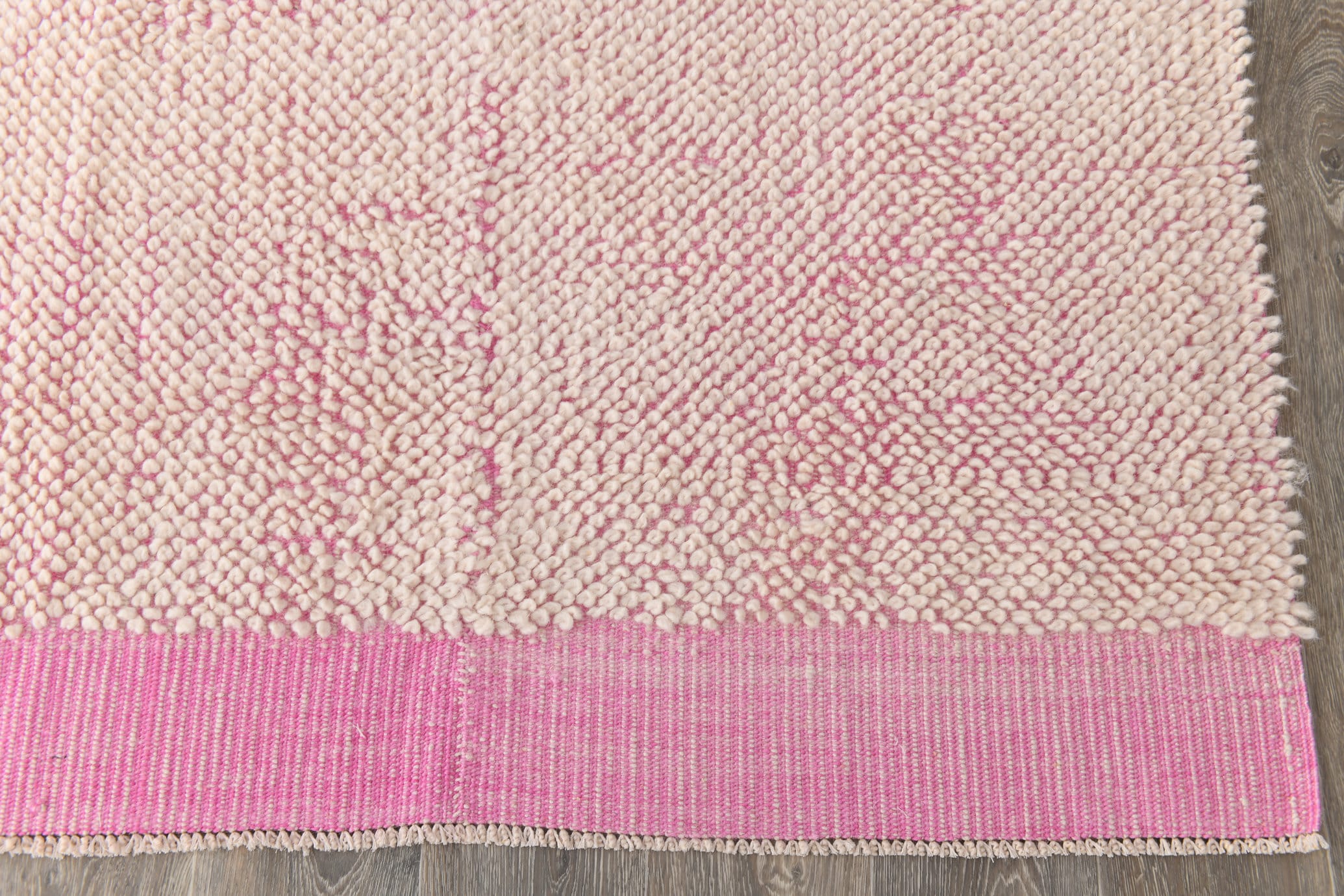 Modern Kilim Pompom 6’4’’ x 9’10’’ ft