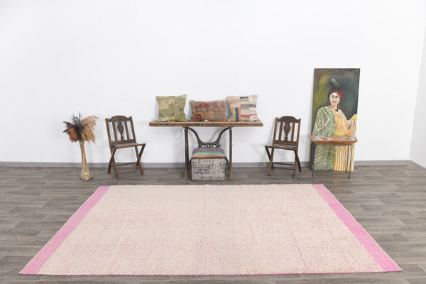 Modern Kilim Pompom 6’4’’ x 9’10’’ ft