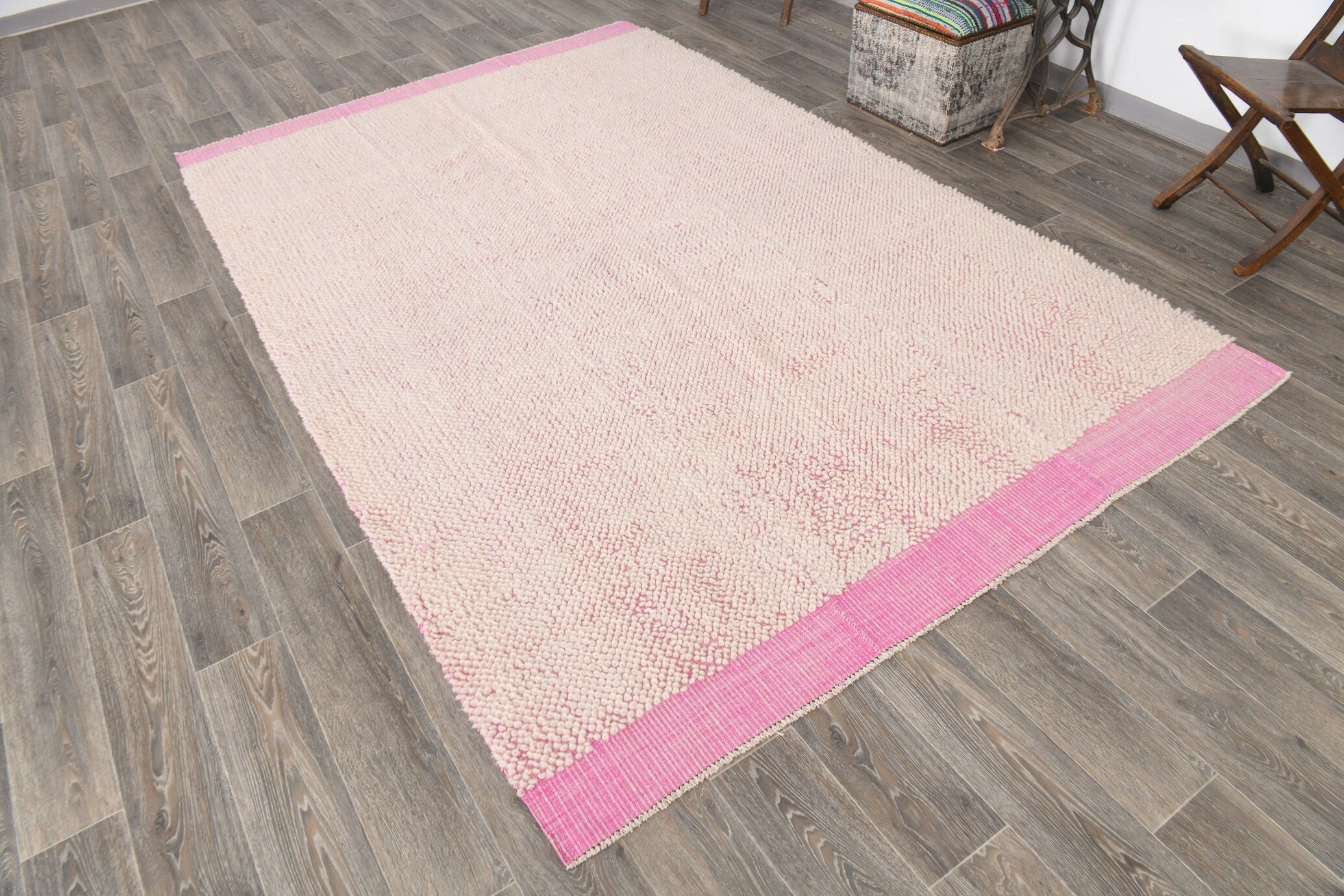 Modern Kilim Pompom 6’4’’ x 9’10’’ ft