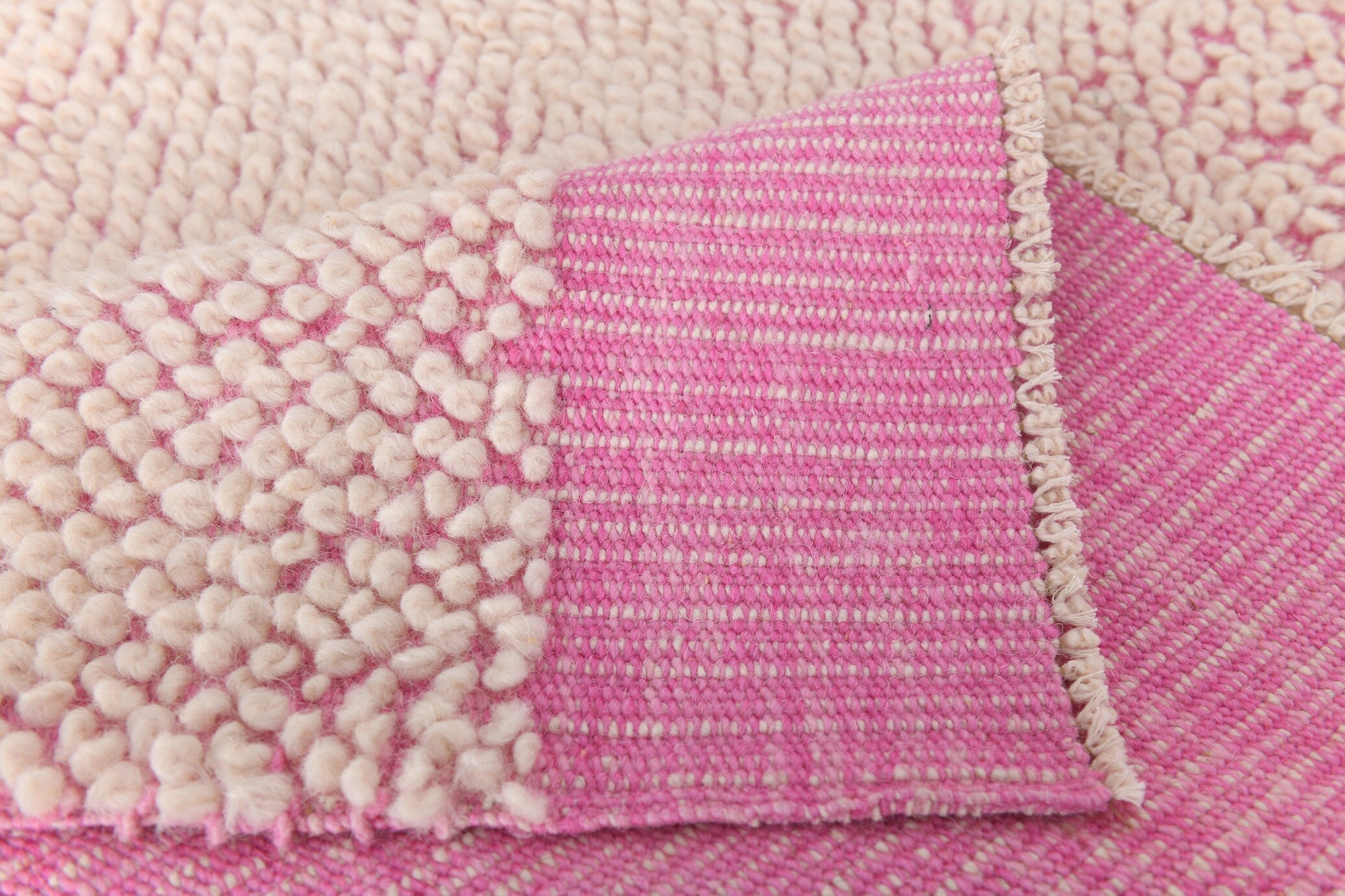 Modern Kilim Pompom 6’4’’ x 9’10’’ ft