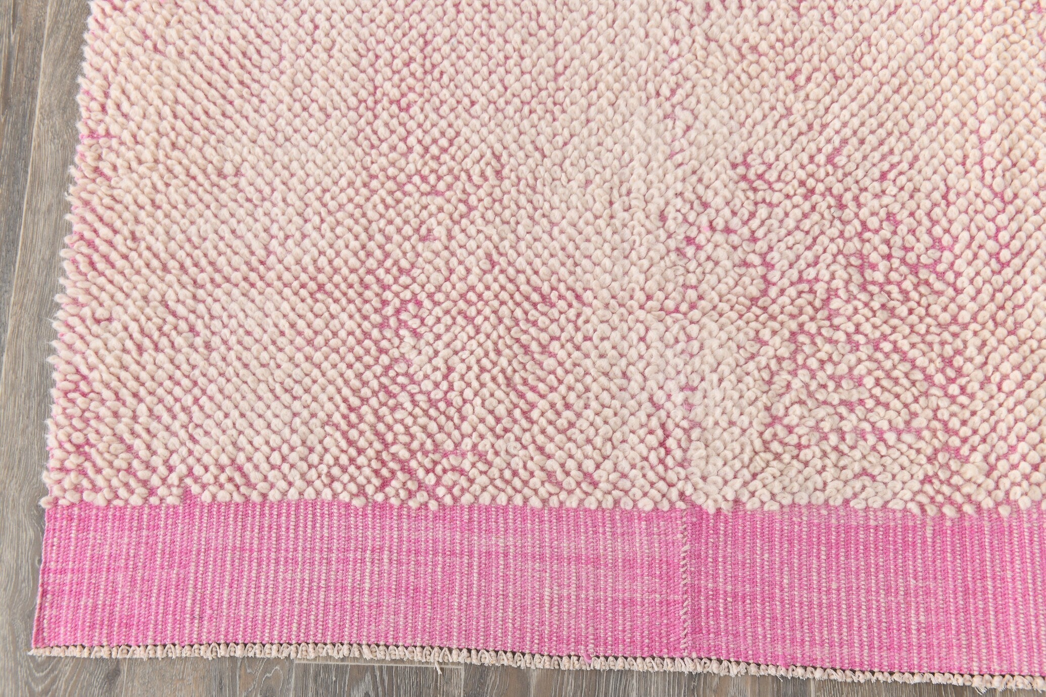 Modern Kilim Pompom 6’4’’ x 9’10’’ ft