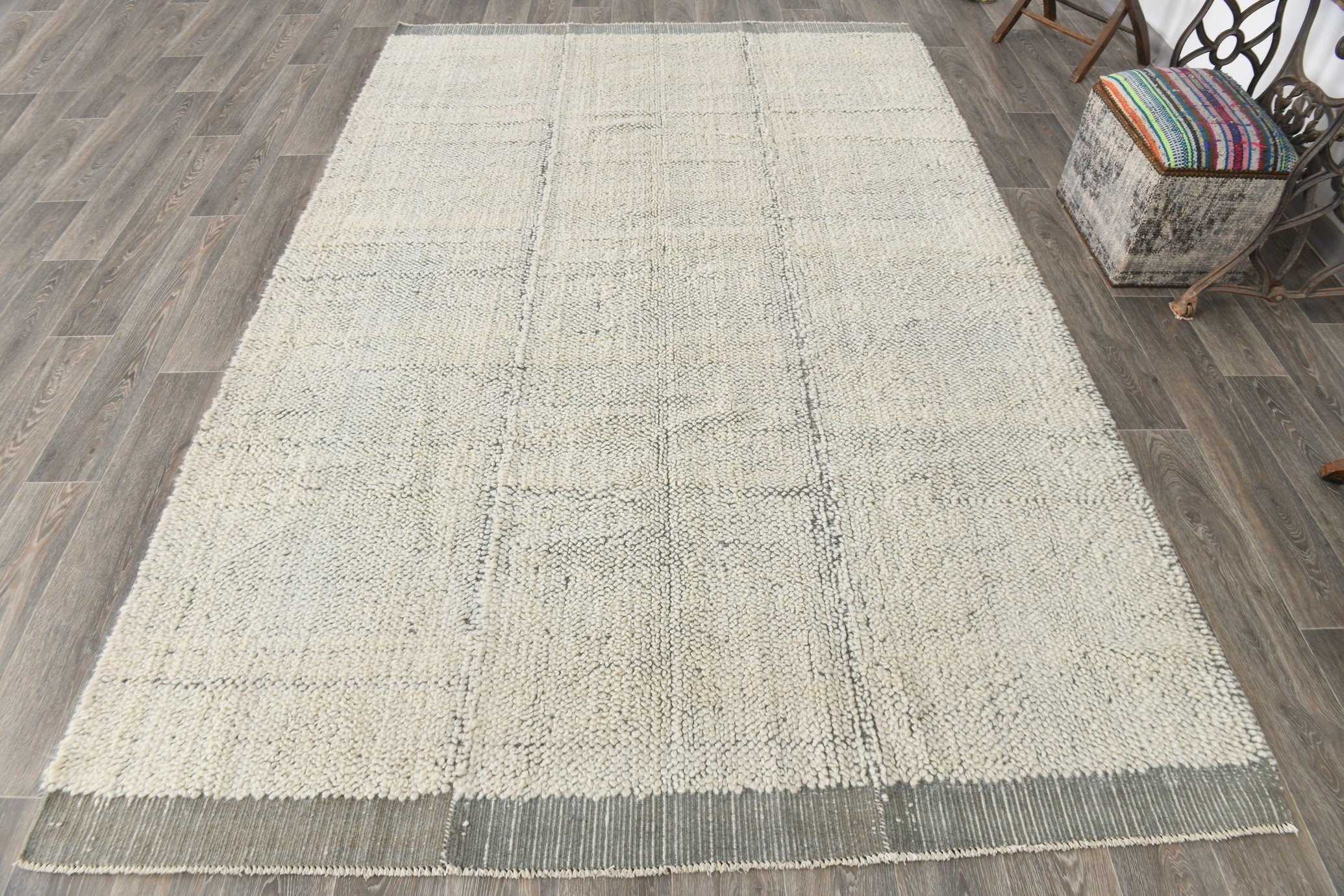 Modern Kilim Pompom 6'6" x 10'1" ft