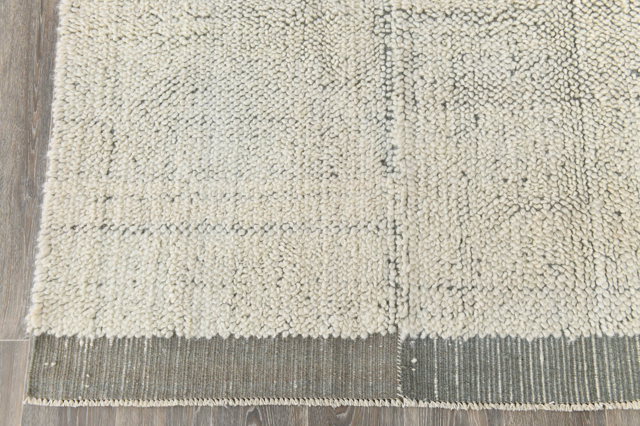 Modern Kilim Pompom 6'6" x 10'1" ft