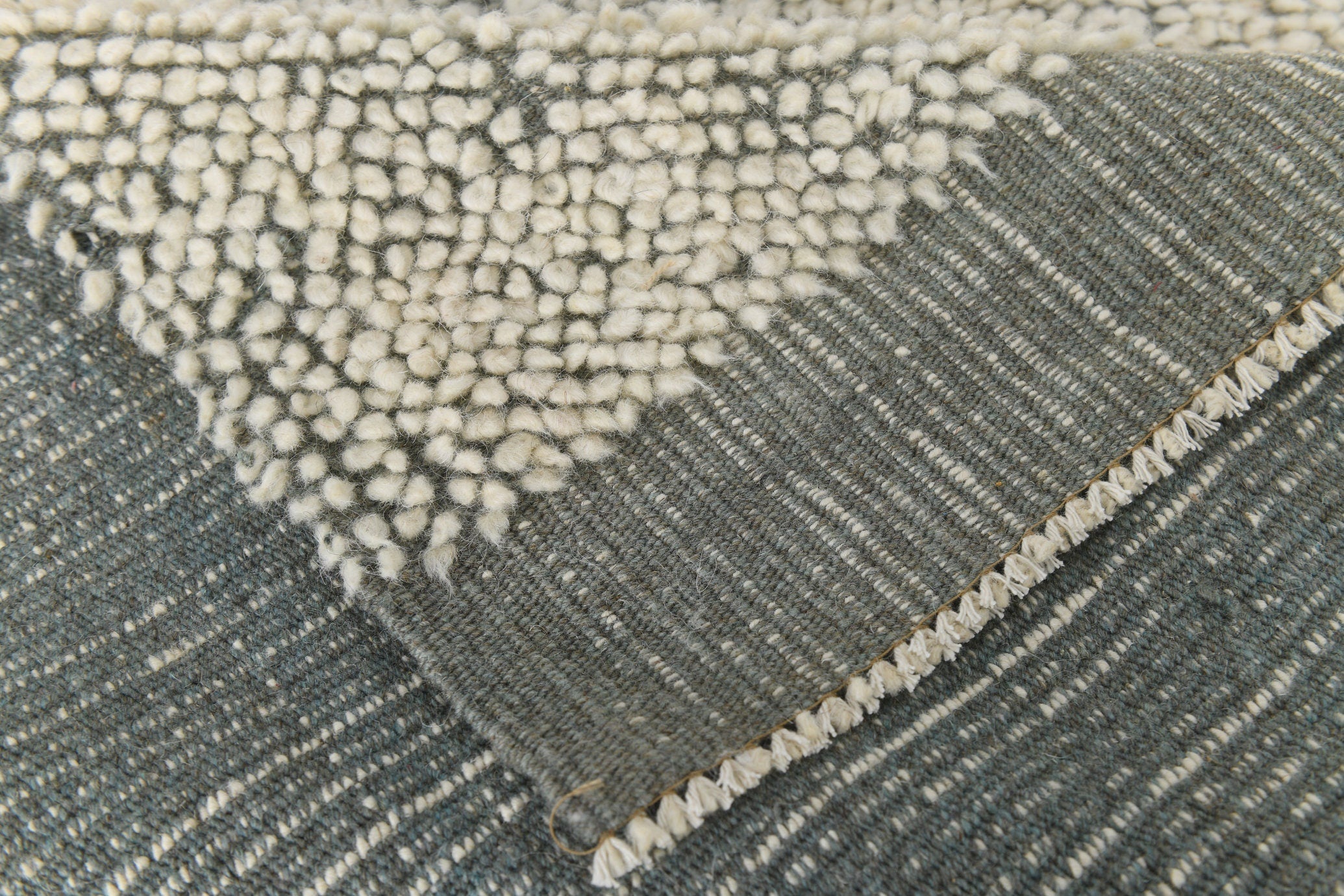 Modern Kilim Pompom 8’7’’ x 10’2’’ ft