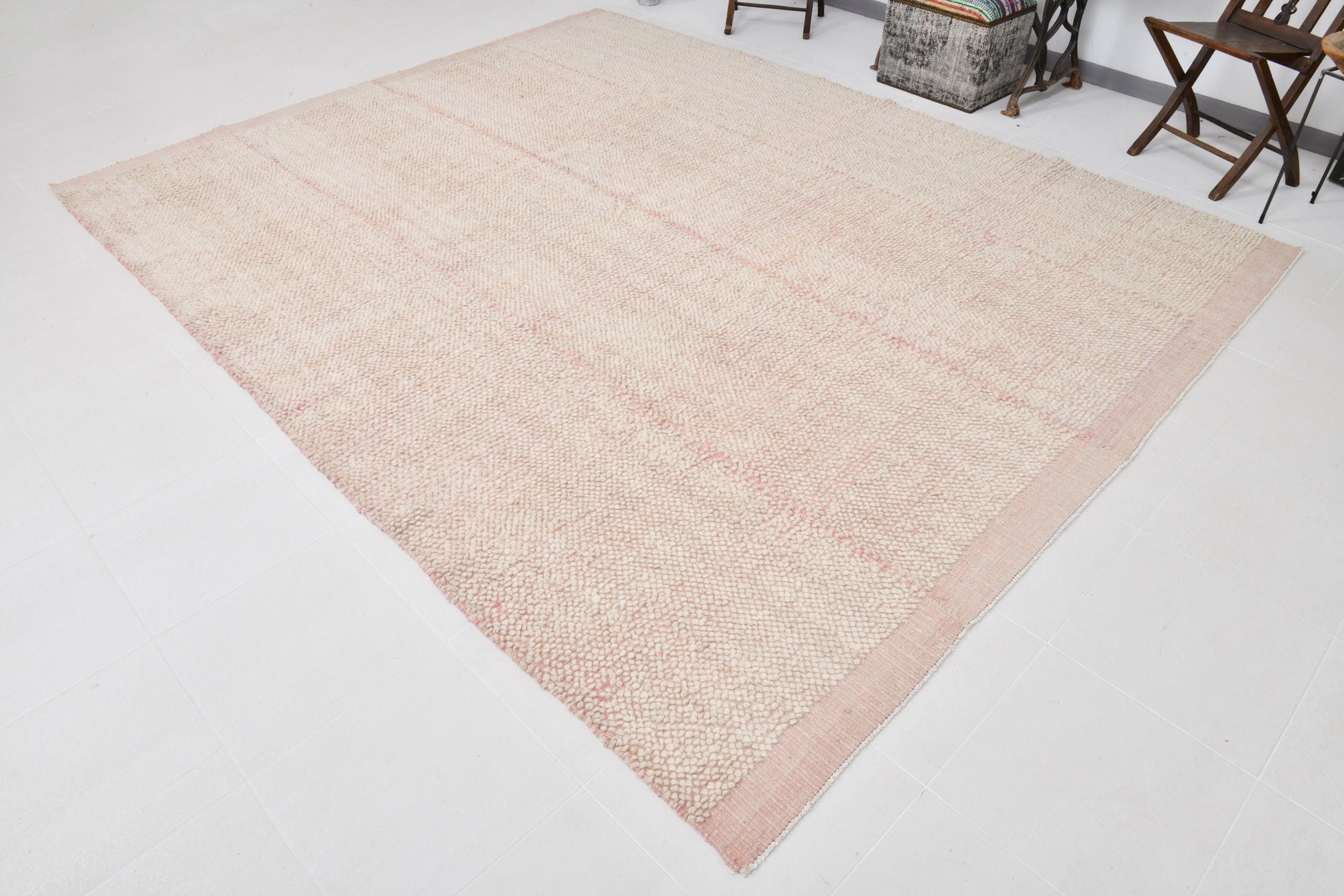 Modern Kilim Pompom 8’8’’ x 10’10’’ ft