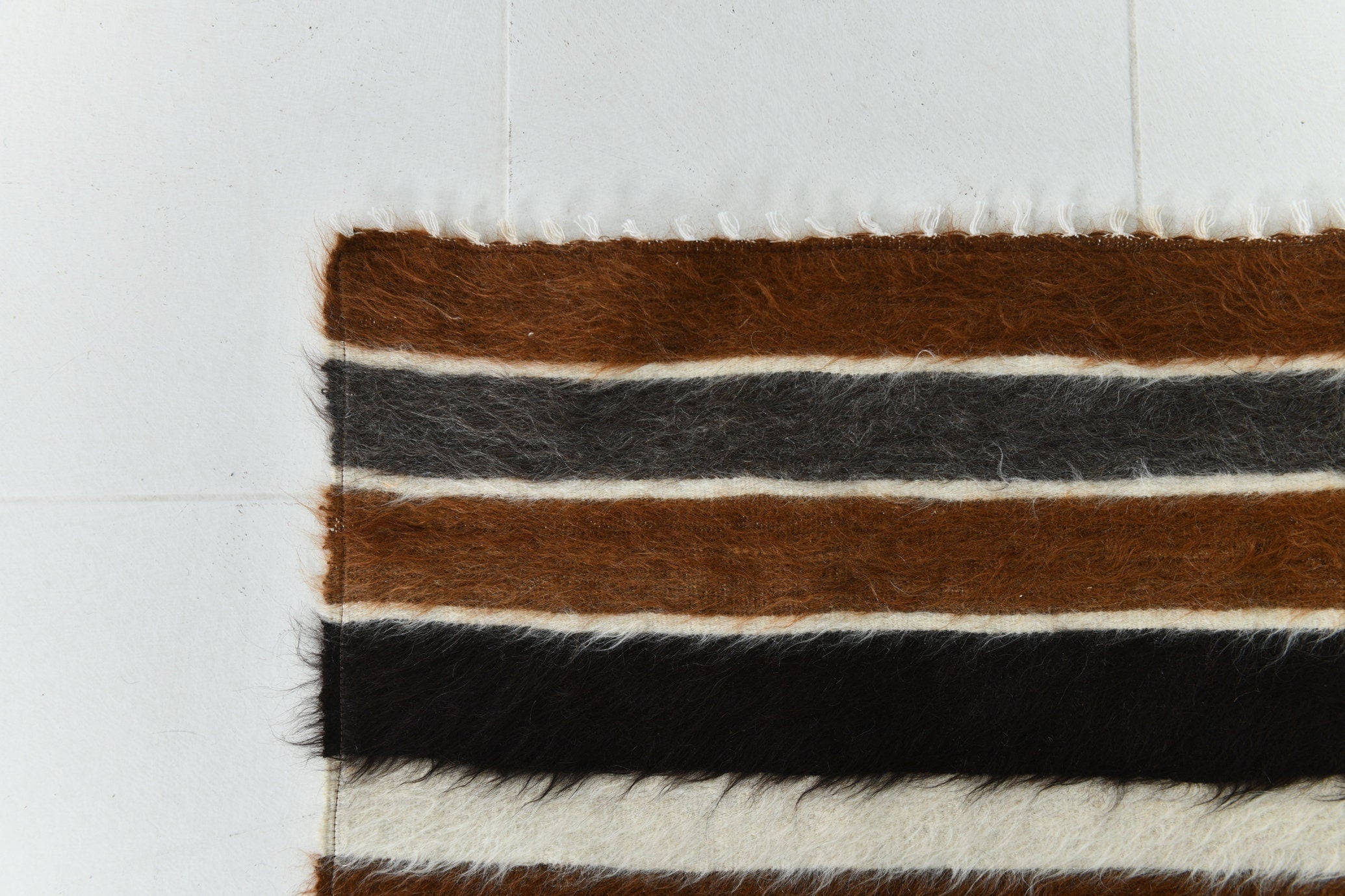 Turkish Angora Kilim Rug 4’6’ x 6’3’