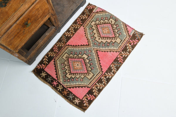 Turkish Vintage Doormat 2’3’ x 1’7’