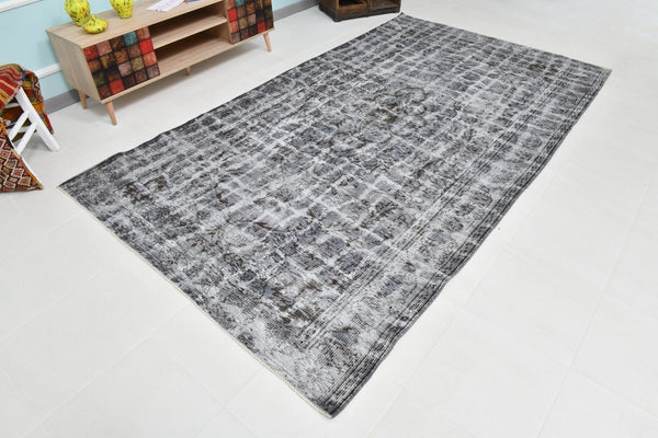 Turkish Vintage Rug 10’5’ x 5’10’