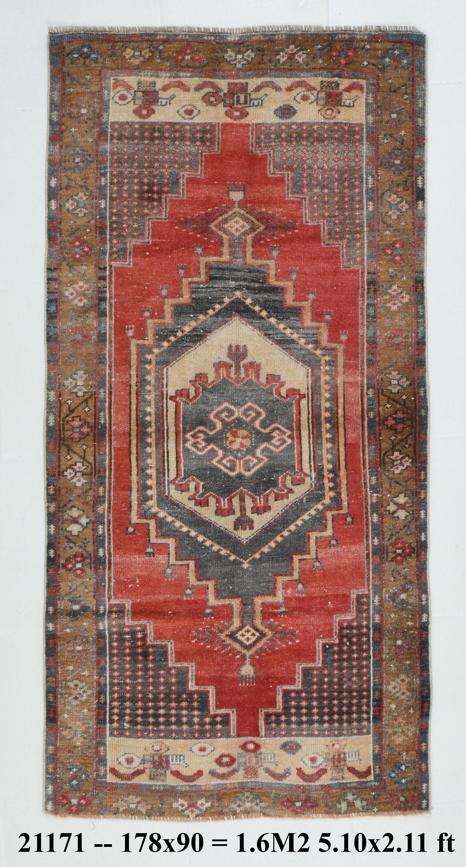 Turkish Vintage Rug  2'11" x 5'10" ft