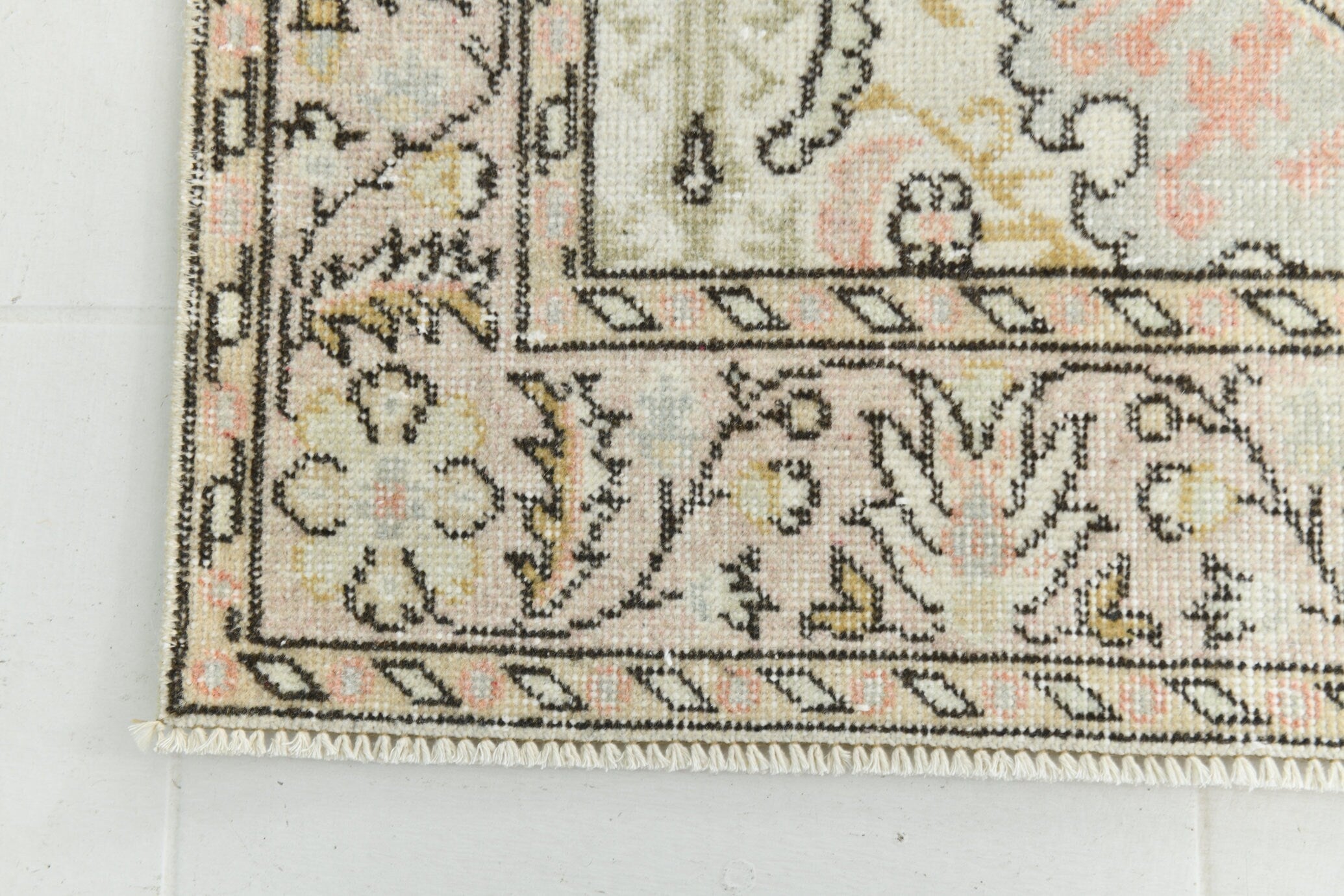 Turkish Vintage Rug 3’10’ x 6’12’