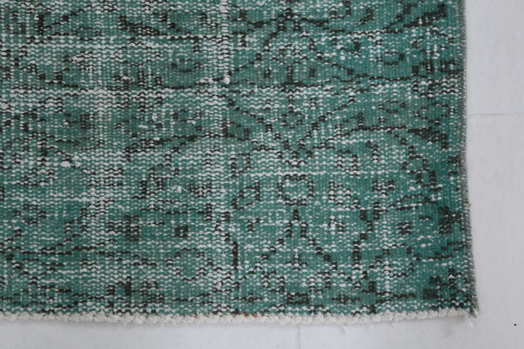 Turkish Vintage Rug  3'2" x 6'5" ft