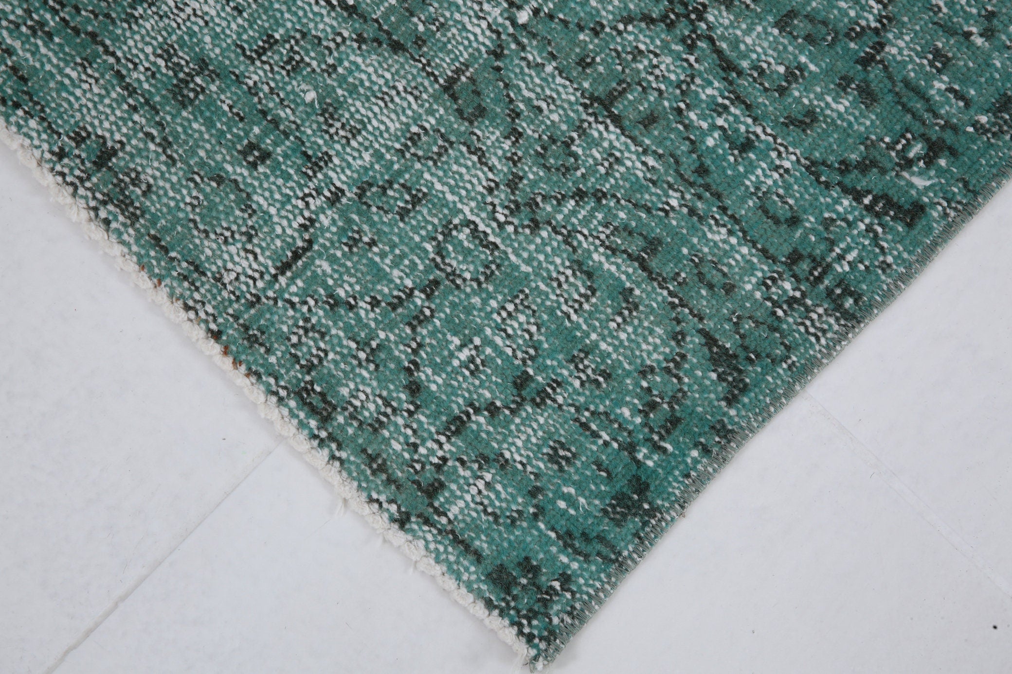 Turkish Vintage Rug  3'2" x 6'5" ft