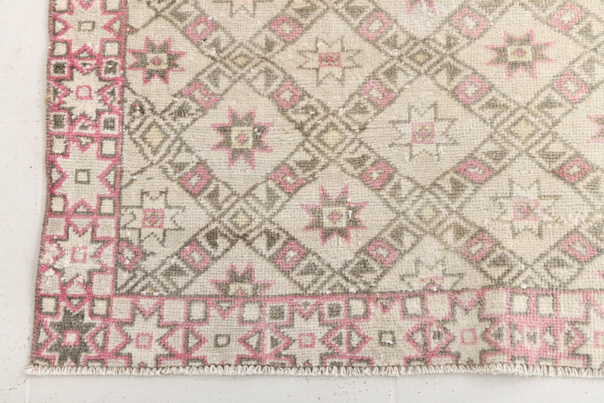 Turkish Vintage Rug  3'7" x 6'5" ft