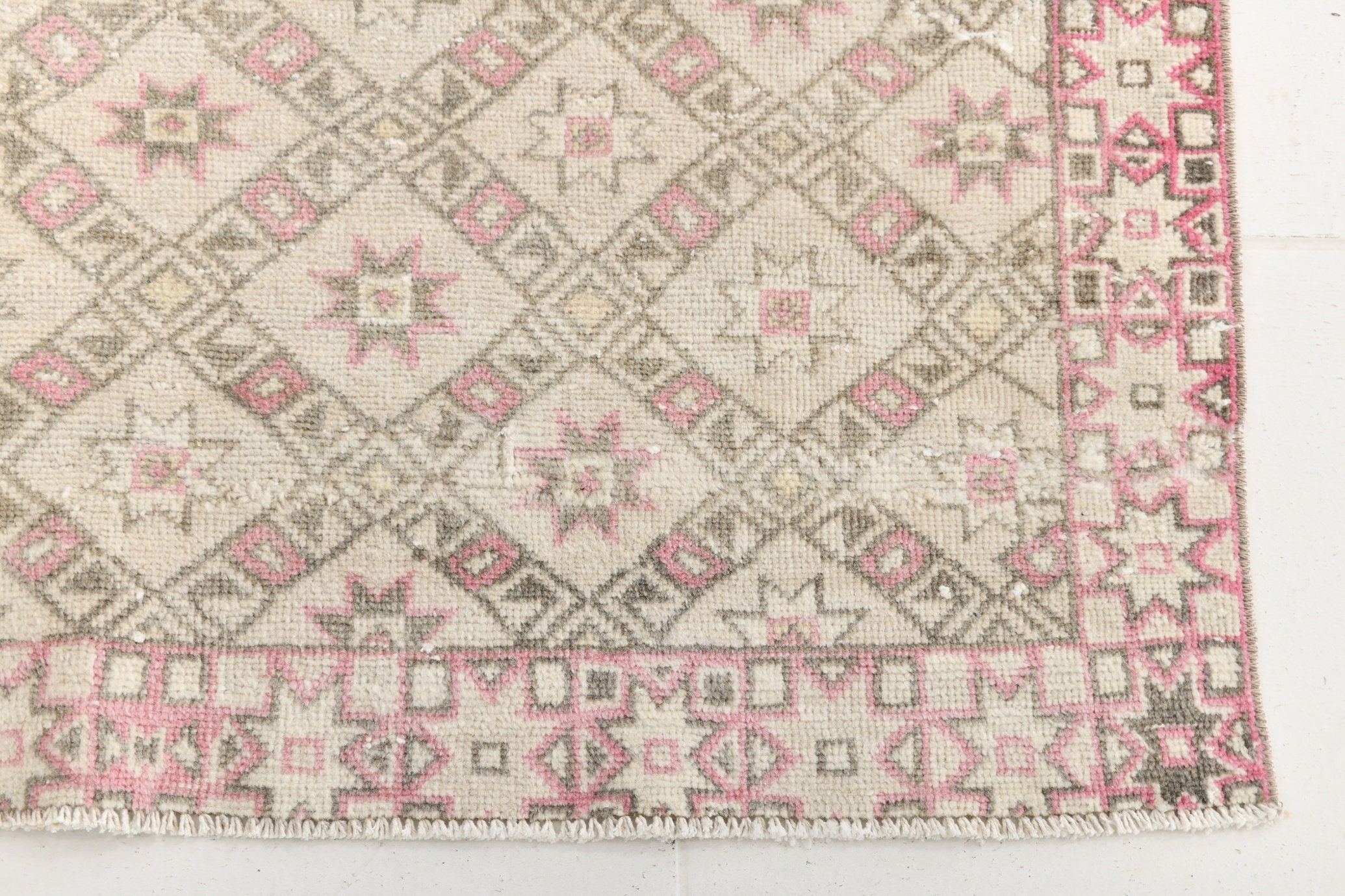 Turkish Vintage Rug  3'7" x 6'5" ft