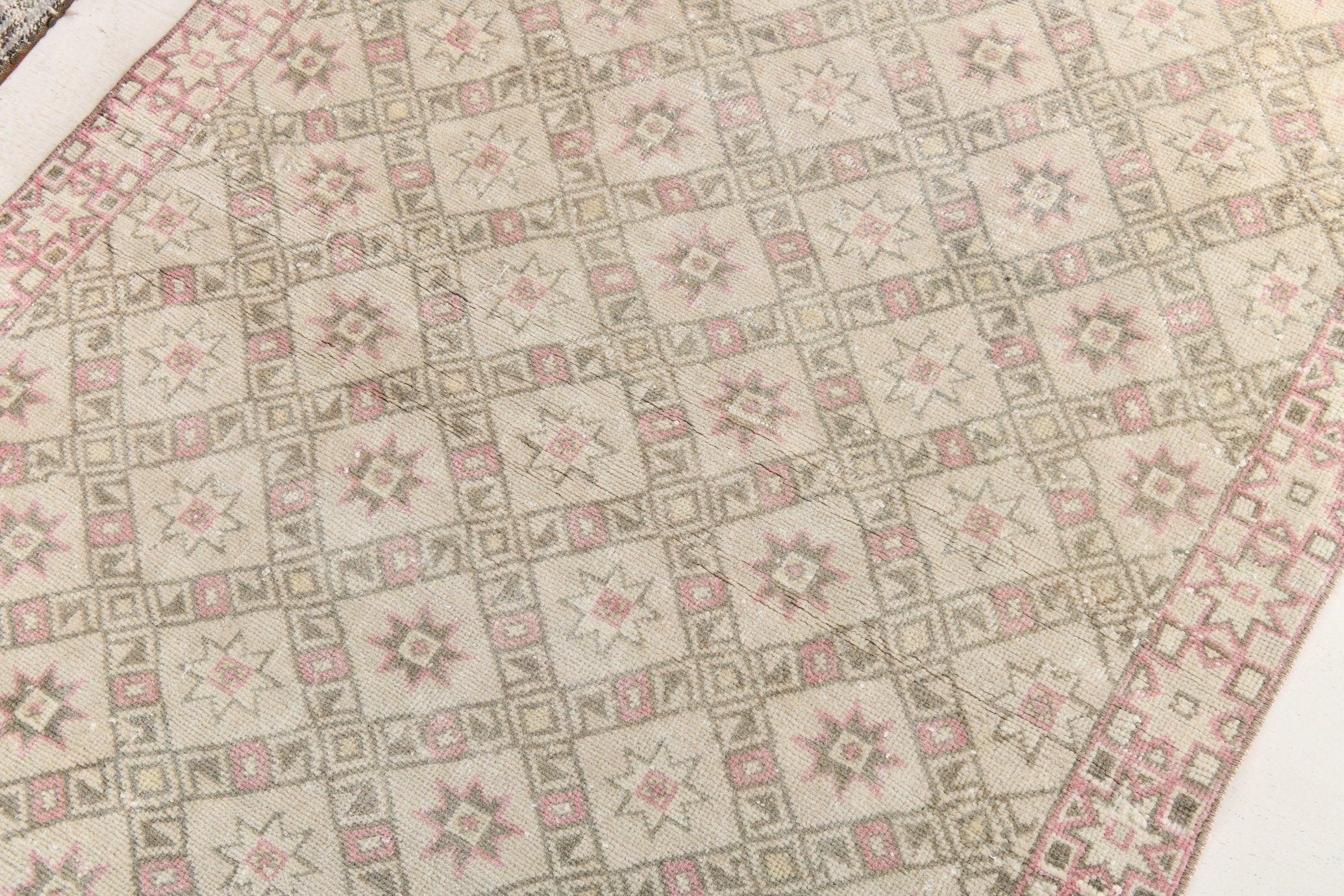 Turkish Vintage Rug  3'7" x 6'5" ft