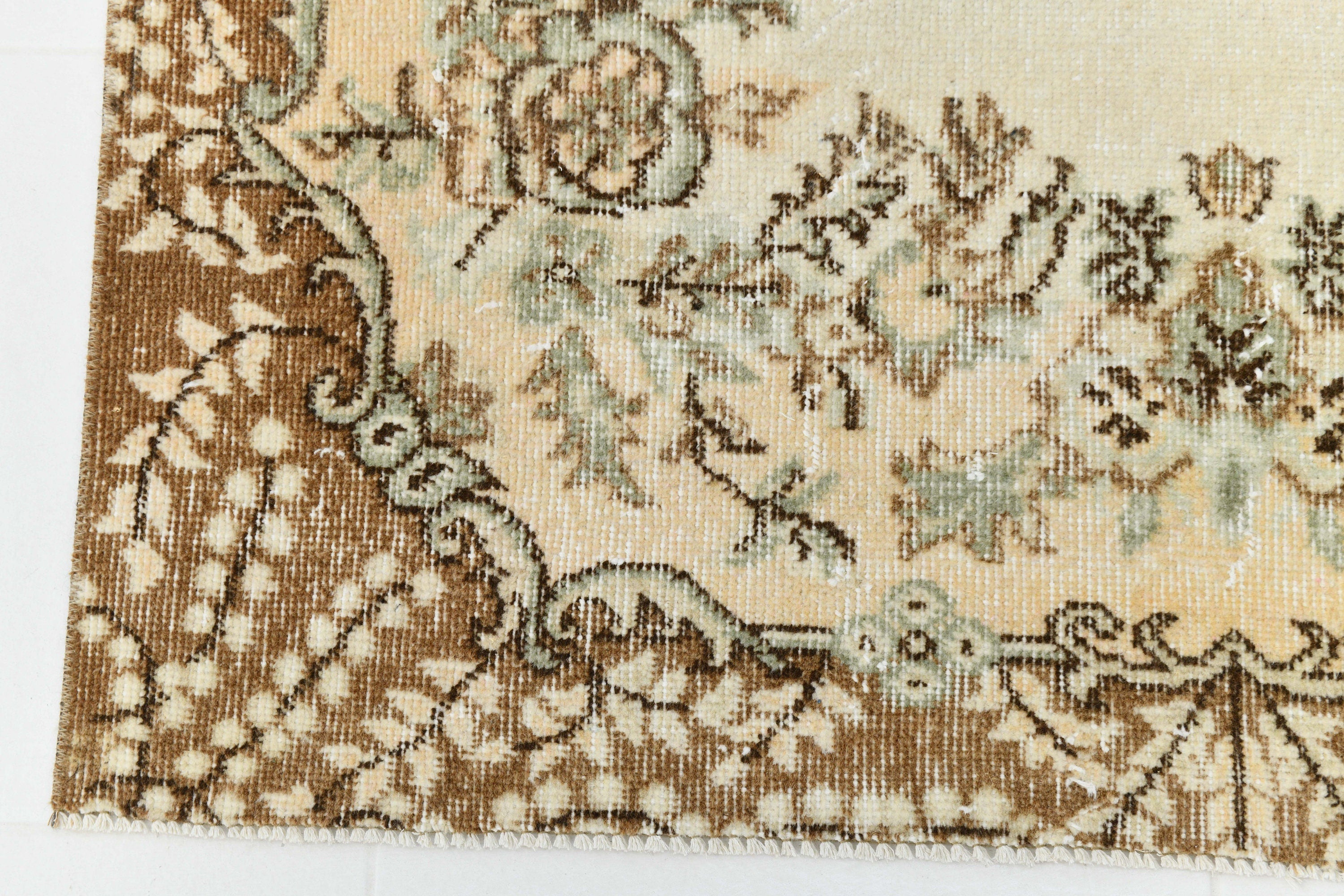 Turkish Vintage Rug  3'8" x 6'8" ft