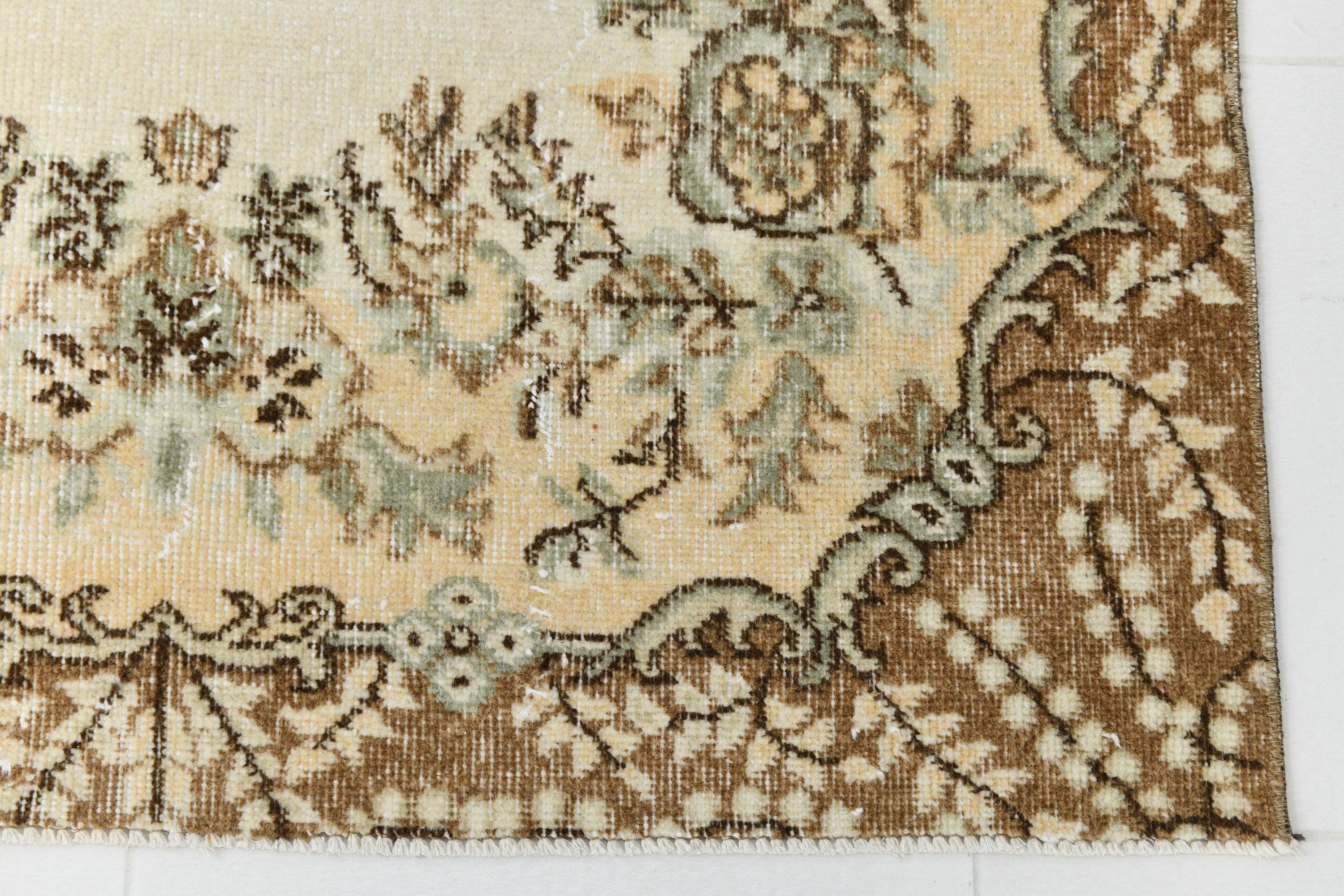 Turkish Vintage Rug  3'8" x 6'8" ft