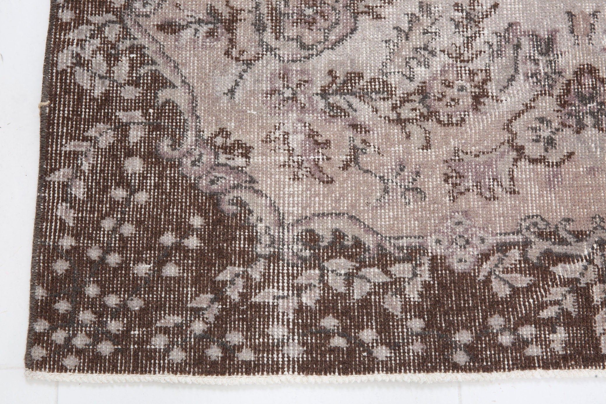 Turkish Vintage Rug  3'9" x 6'10" ft
