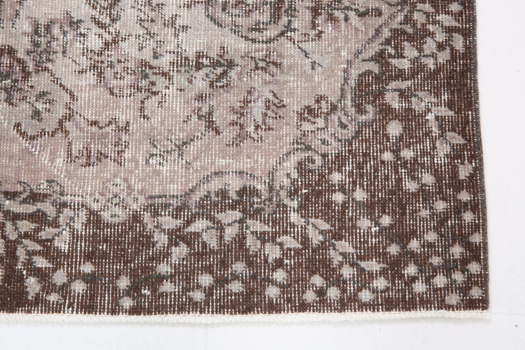 Turkish Vintage Rug  3'9" x 6'10" ft