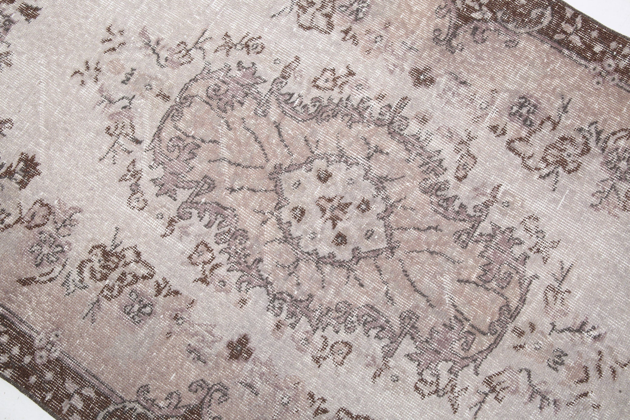 Turkish Vintage Rug  3'9" x 6'10" ft
