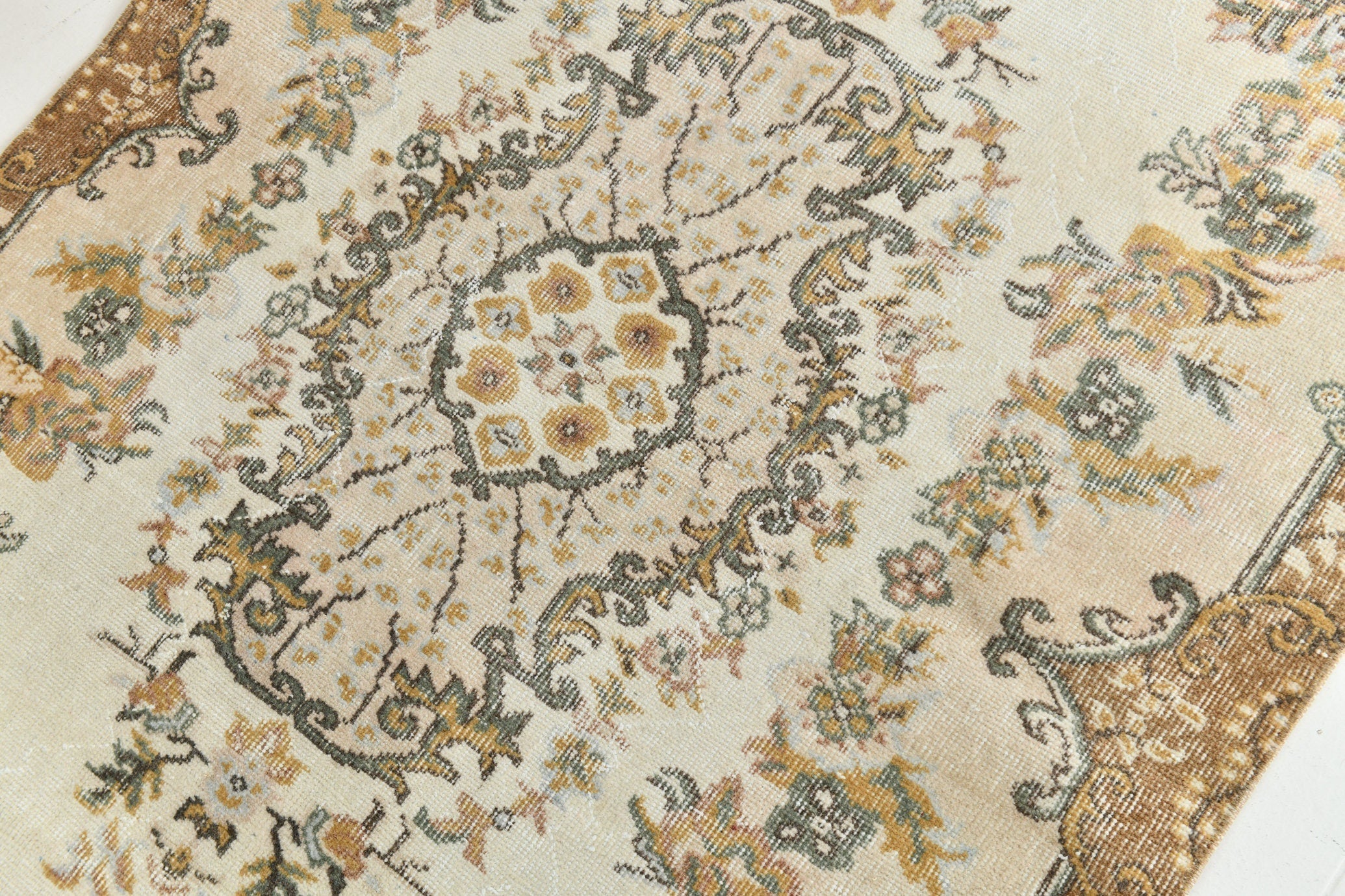 Turkish Vintage Rug 3’9’ x 6’7’