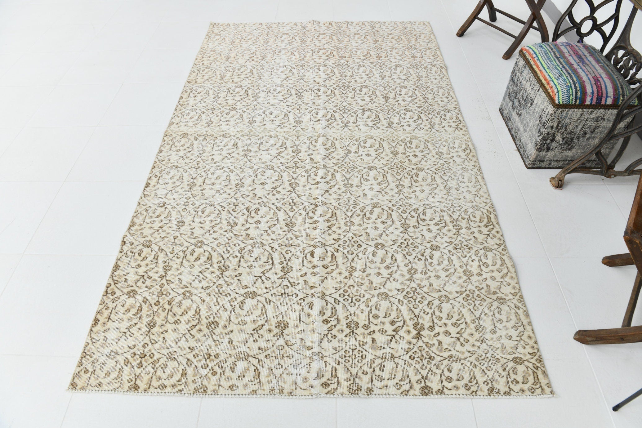 Turkish Vintage Rug  4'10" x 8'2" ft