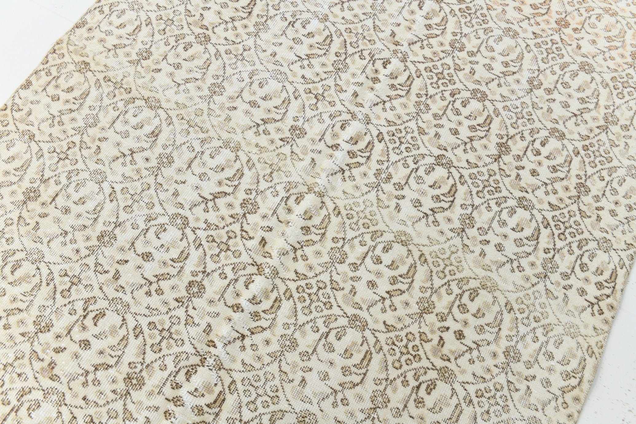 Turkish Vintage Rug  4'10" x 8'2" ft