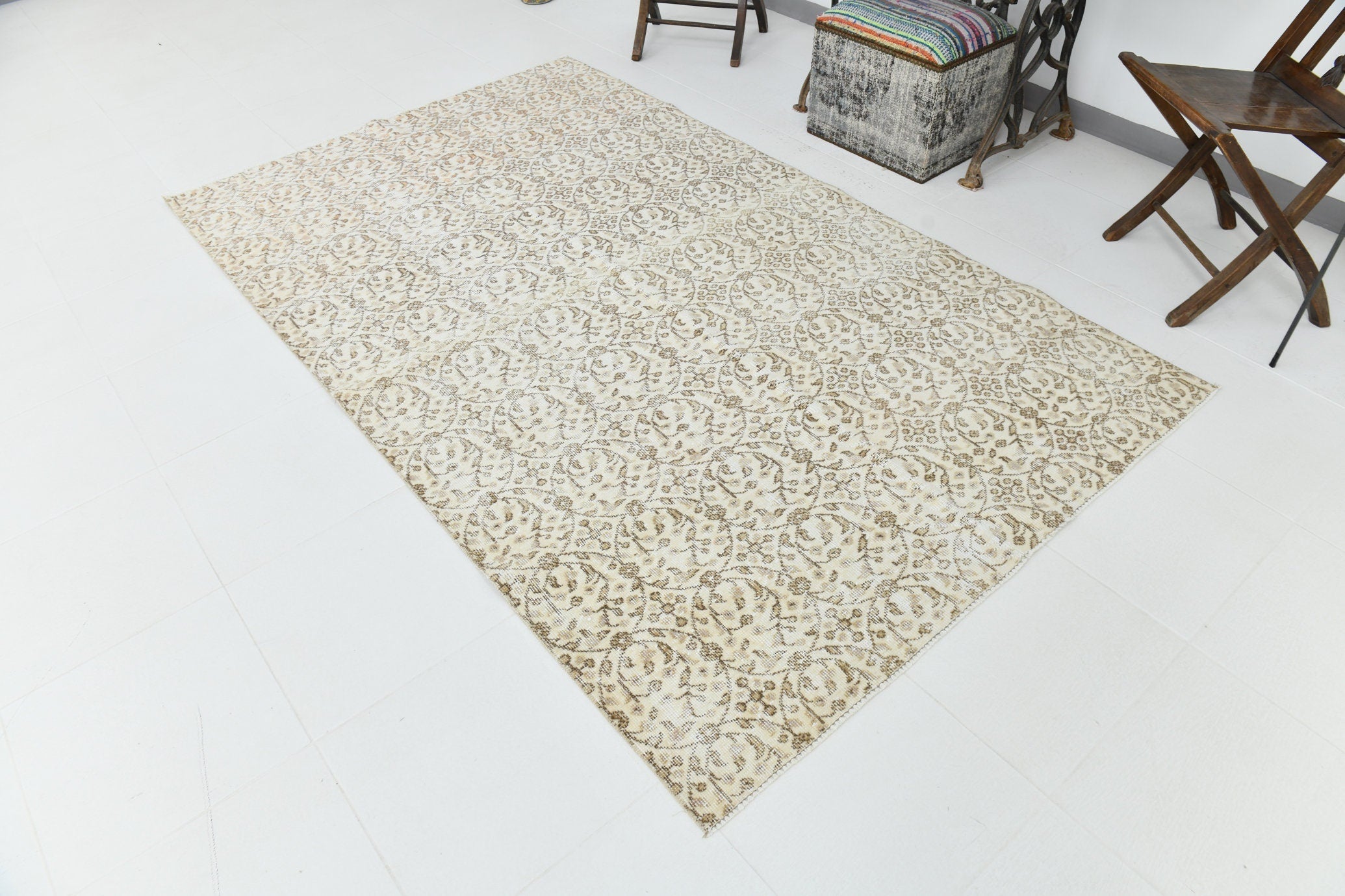 Turkish Vintage Rug  4'10" x 8'2" ft