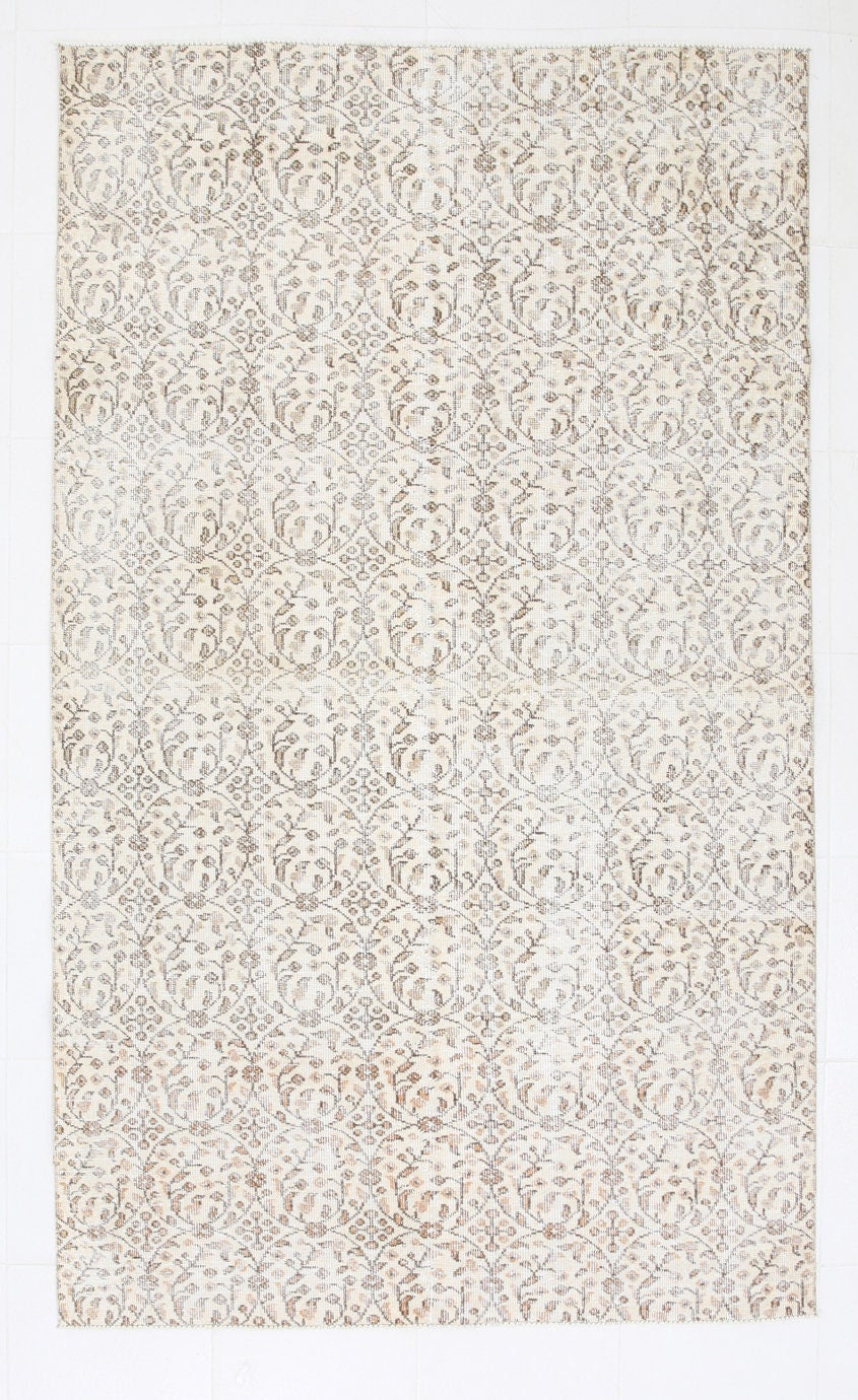 Turkish Vintage Rug  4'10" x 8'2" ft