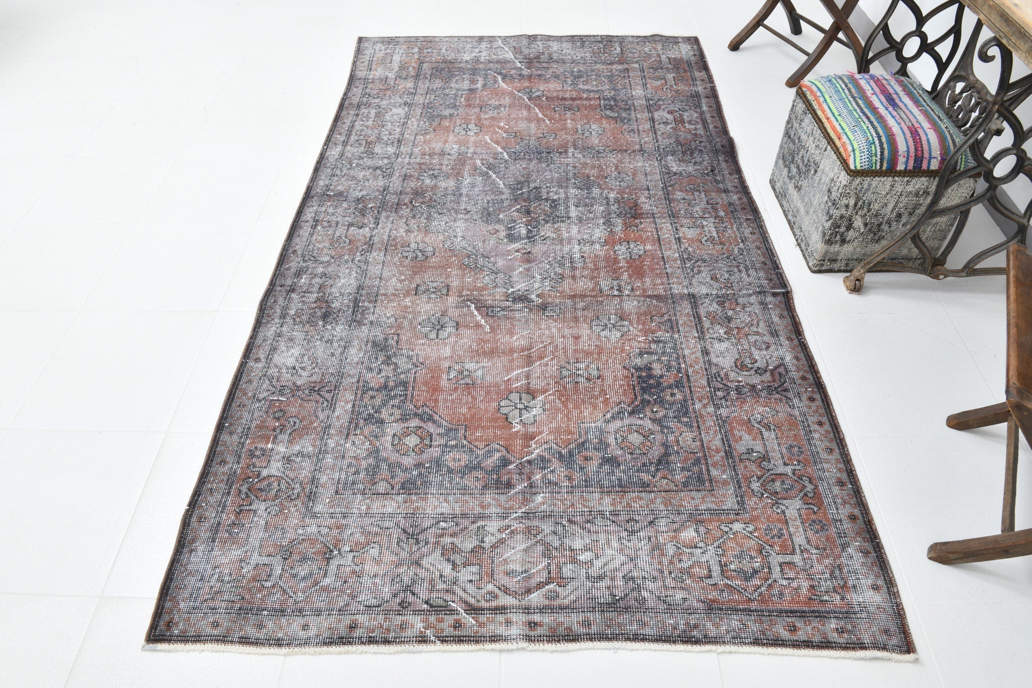 Turkish Vintage Rug  4'10" x 8'8" ft