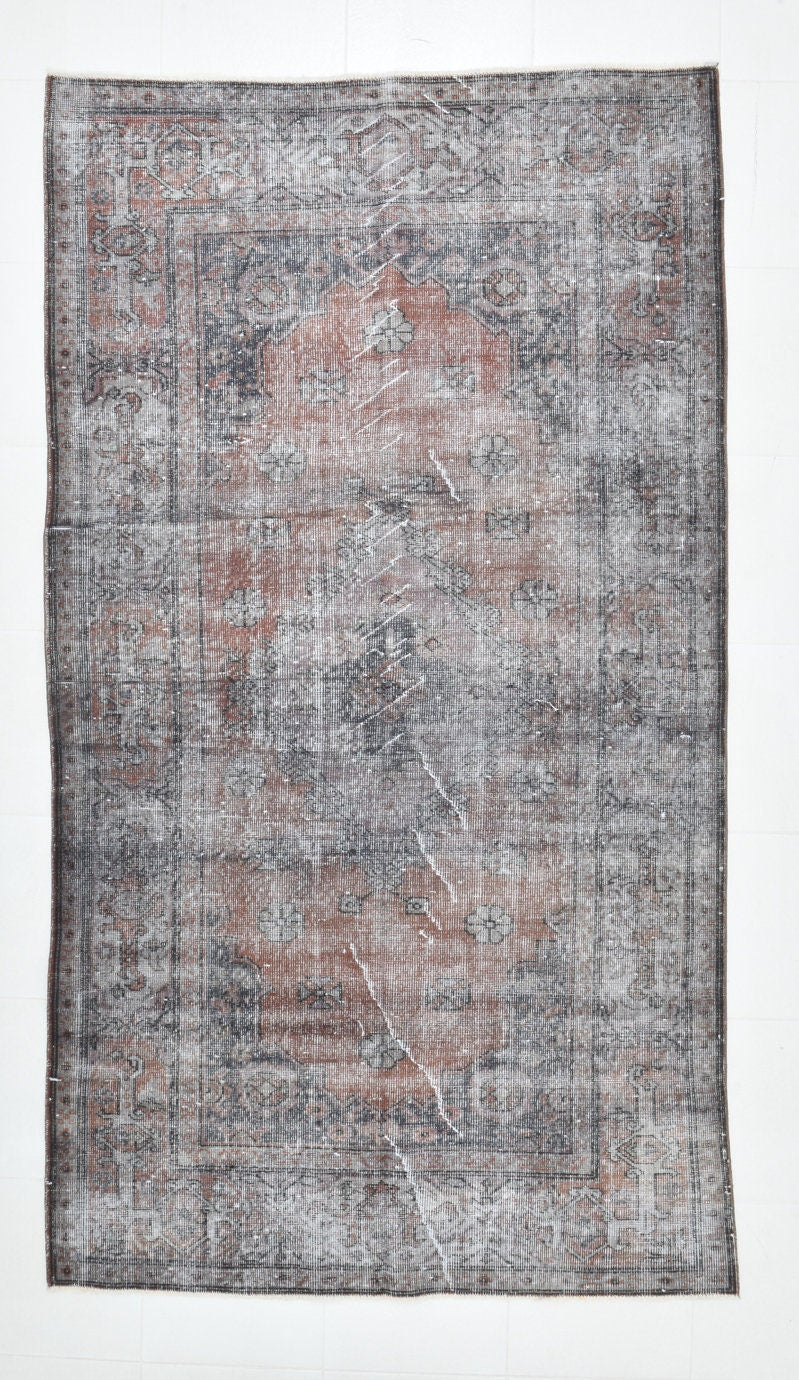 Turkish Vintage Rug  4'10" x 8'8" ft