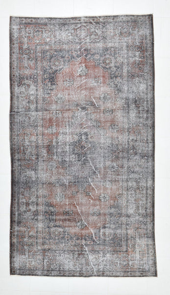 Turkish Vintage Rug  4'10" x 8'8" ft