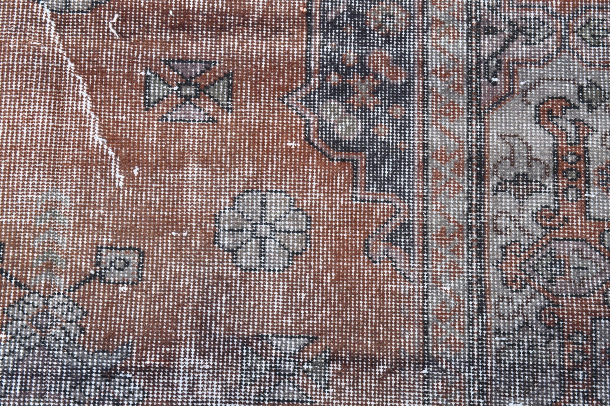 Turkish Vintage Rug  4'10" x 8'8" ft